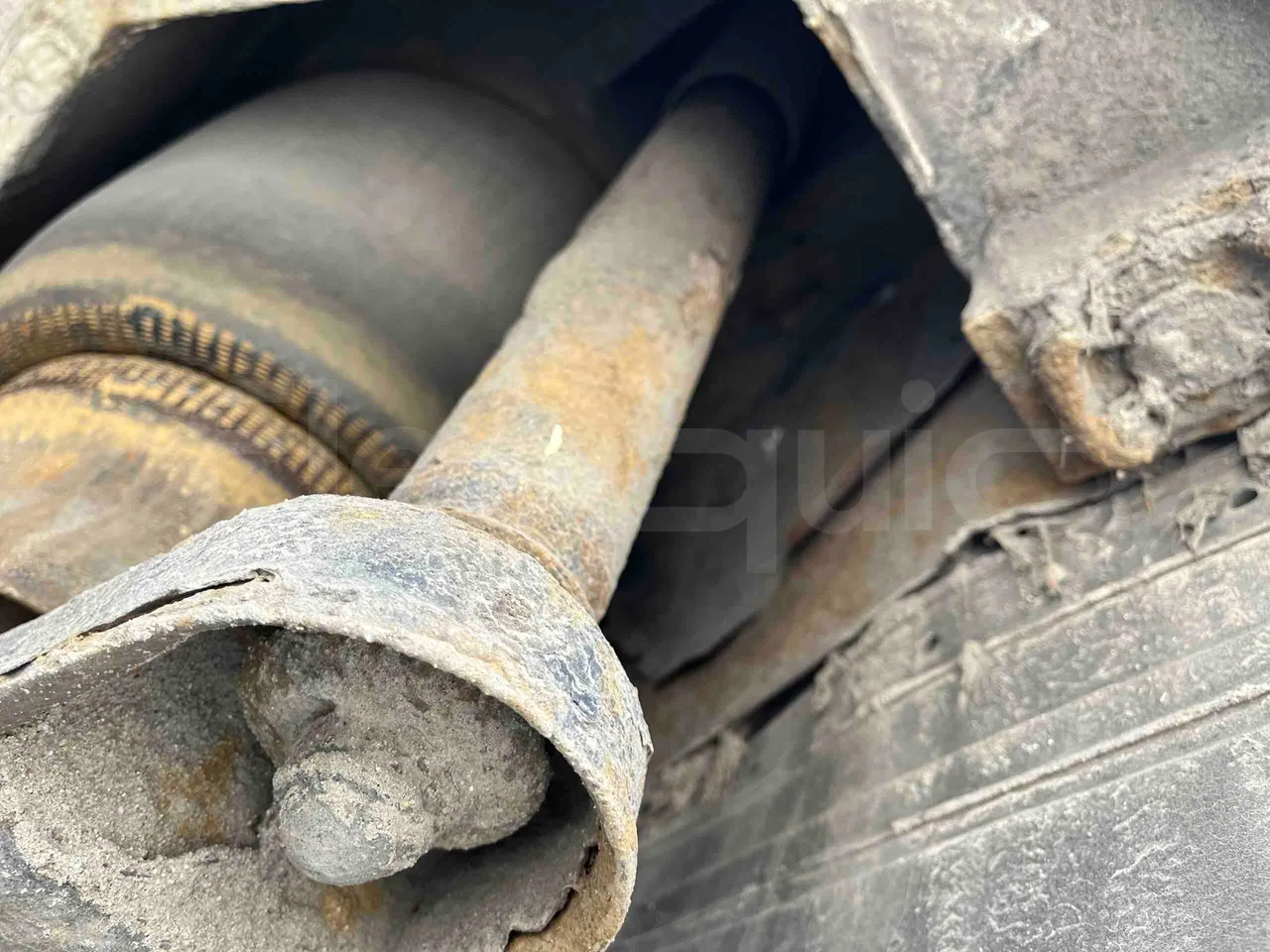 Setra S415 H - Euro 5 - 260 kW - 12.200 mt - axle 2 shock absorbers 2 left