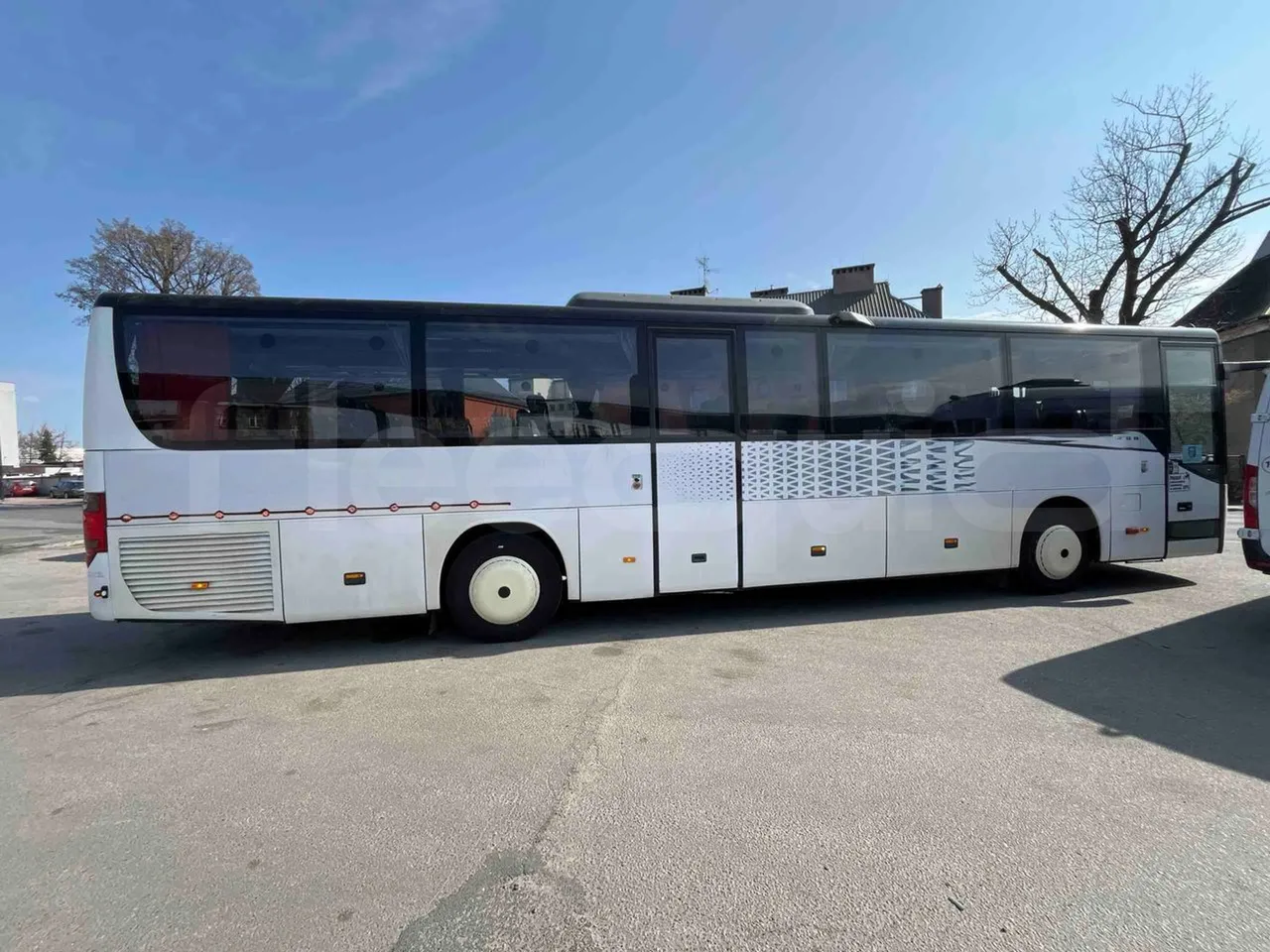 Setra S415 H - Euro 5 - 260 kW - 12.200 mt - right side doors closed