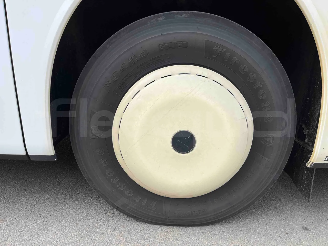 Setra S415 H - Euro 5 - 260 kW - 12.200 mt - front left tire measurements