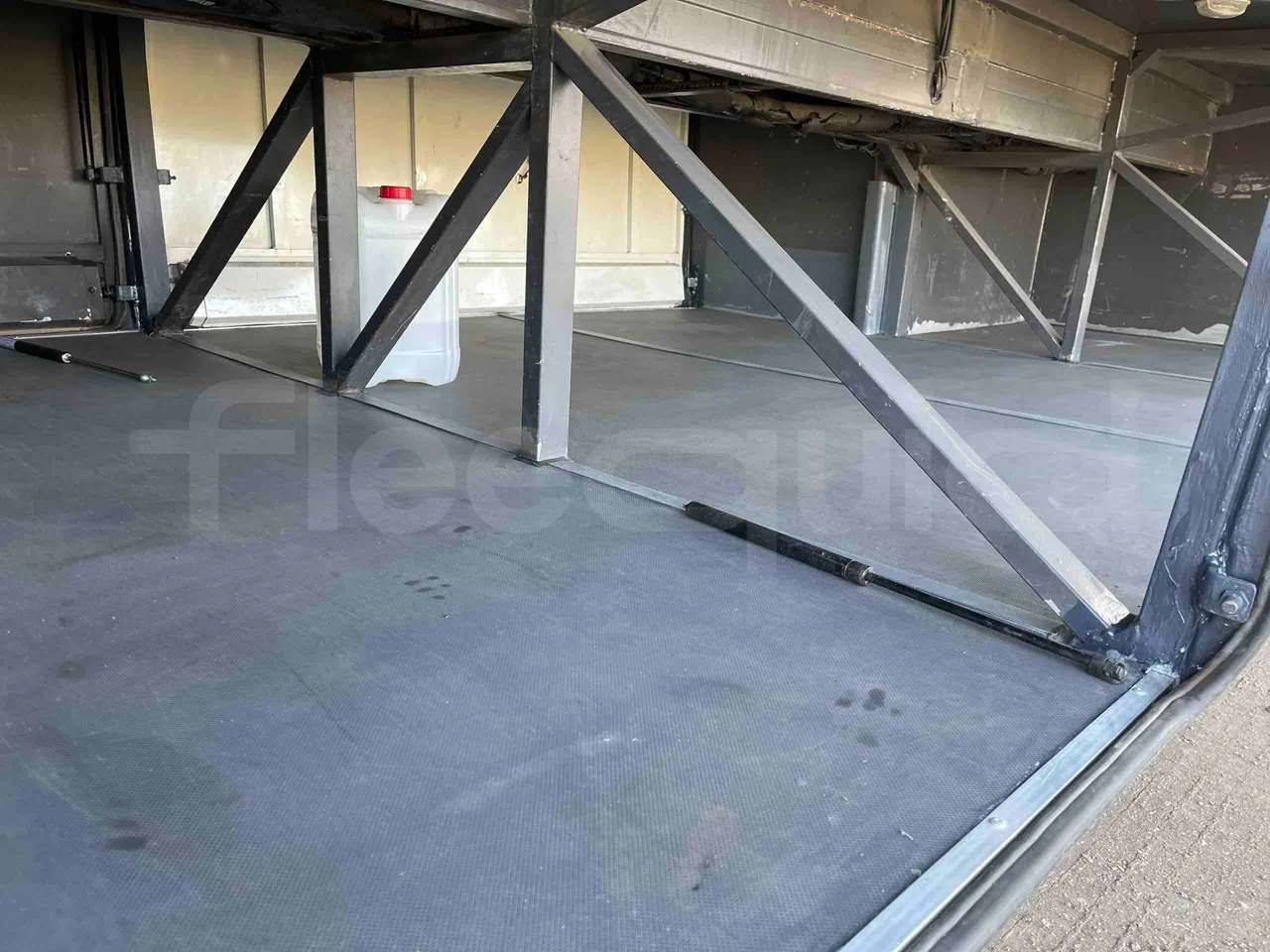 Setra S415 H - Euro 5 - 260 kW - 12.200 mt - under carpet photo