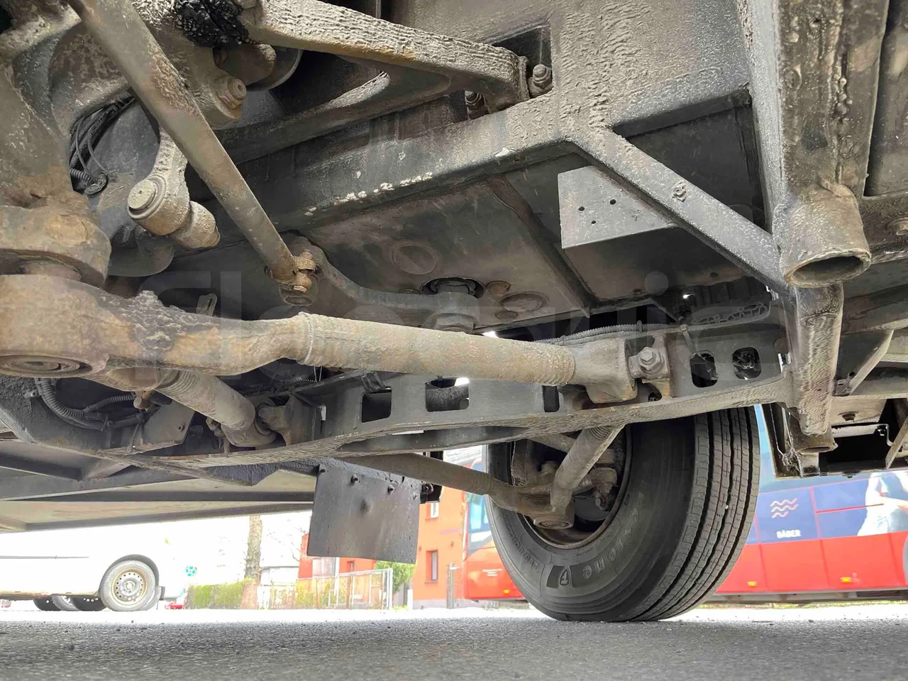 Setra S415 H - Euro 5 - 260 kW - 12.200 mt - front axle right side