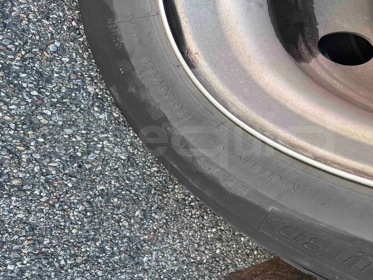 Mercedes-Benz Integro - tread condition front tires right