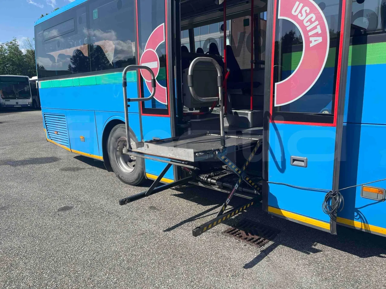 Mercedes-Benz Integro - platform open photo