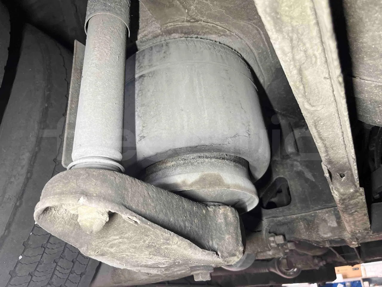 Mercedes-Benz Integro - axle 2 shock absorbers 2 left