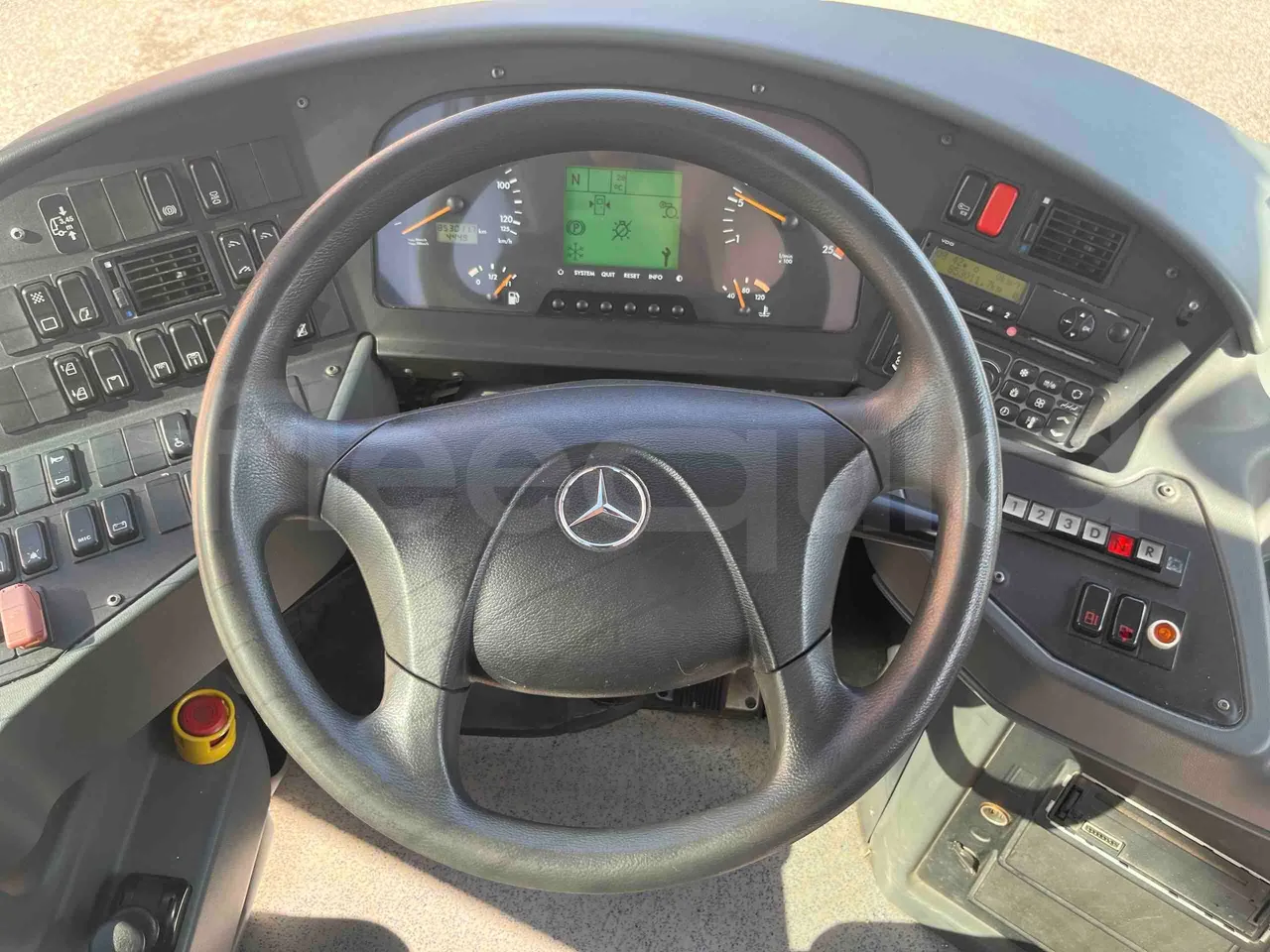 Mercedes-Benz Integro - steering wheel photo