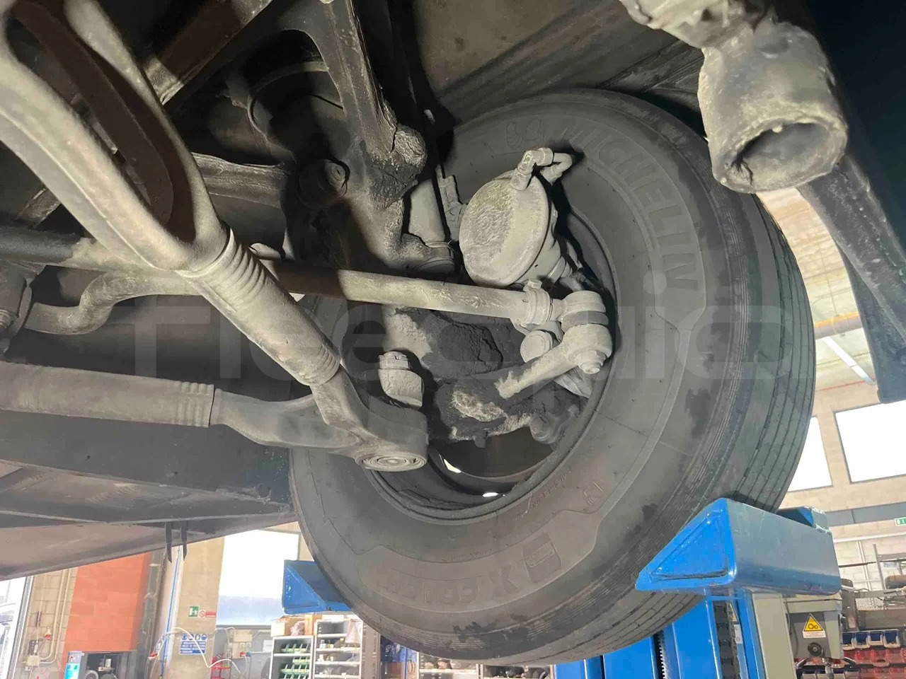 Mercedes-Benz Integro - front axle left side