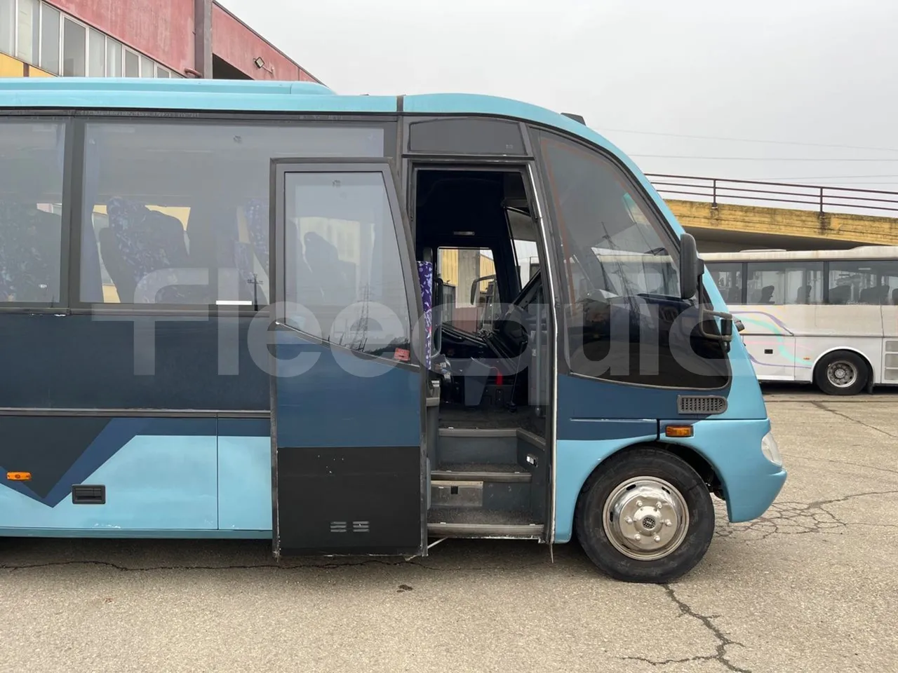 Mercedes-Benz Beluga 815 -EUR3 -110kW -7.64m - front door 1 open
