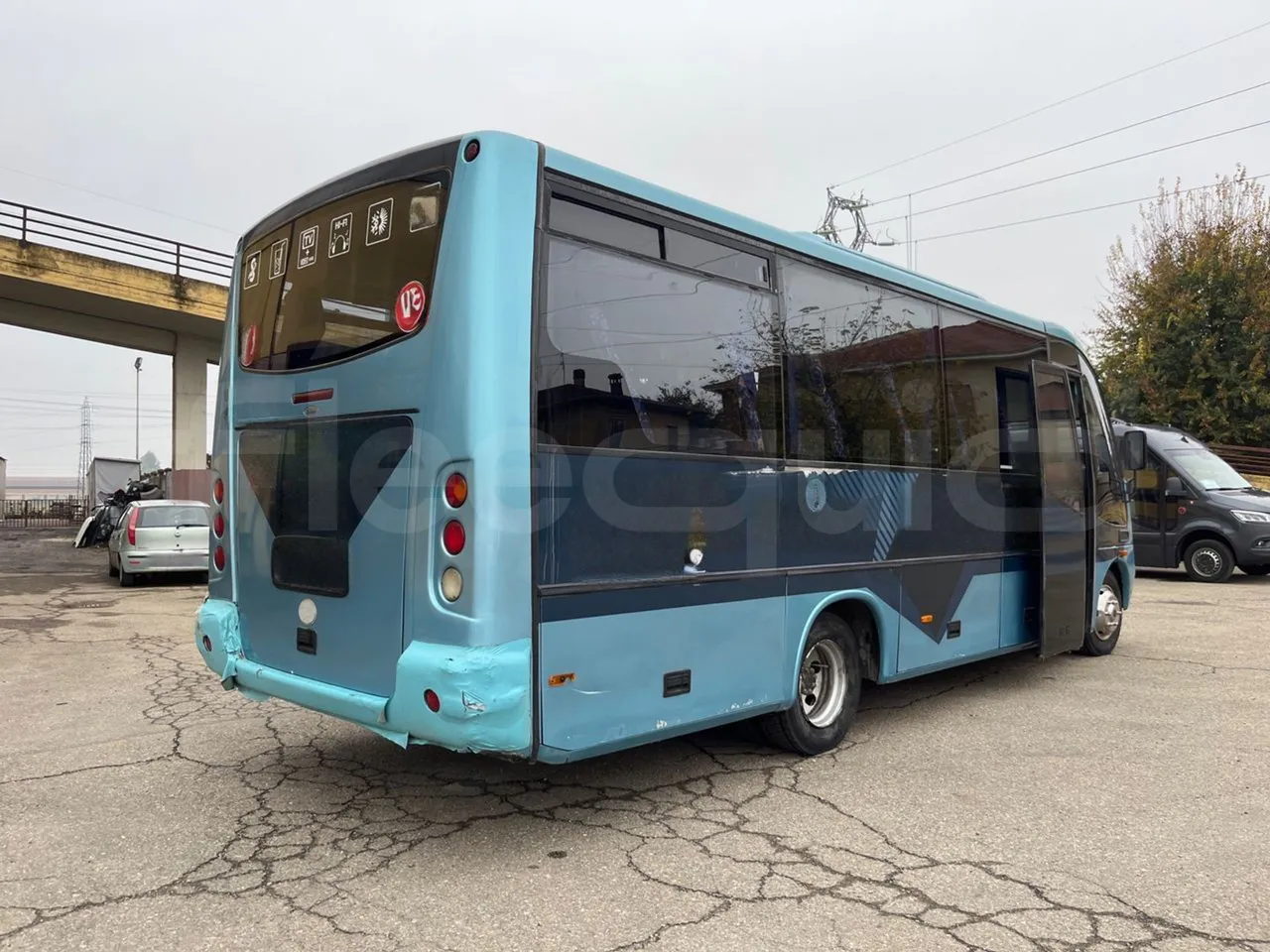 Mercedes-Benz Beluga 815 -EUR3 -110kW -7.64m - 3/4 right rear doors open
