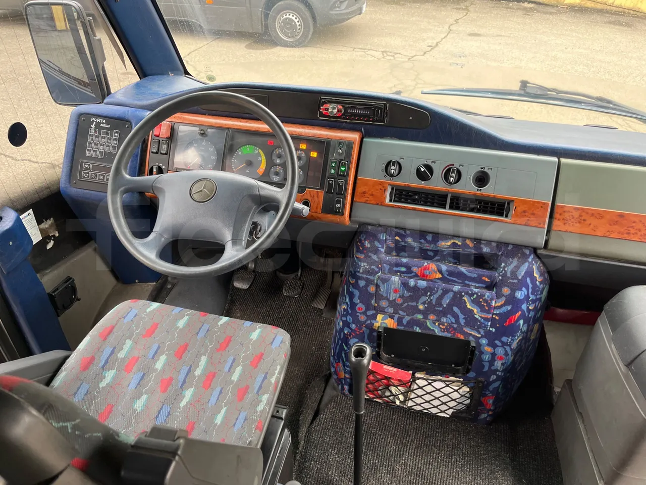 Mercedes-Benz Beluga 815 -EUR3 -110kW -7.64m - buttons panels on