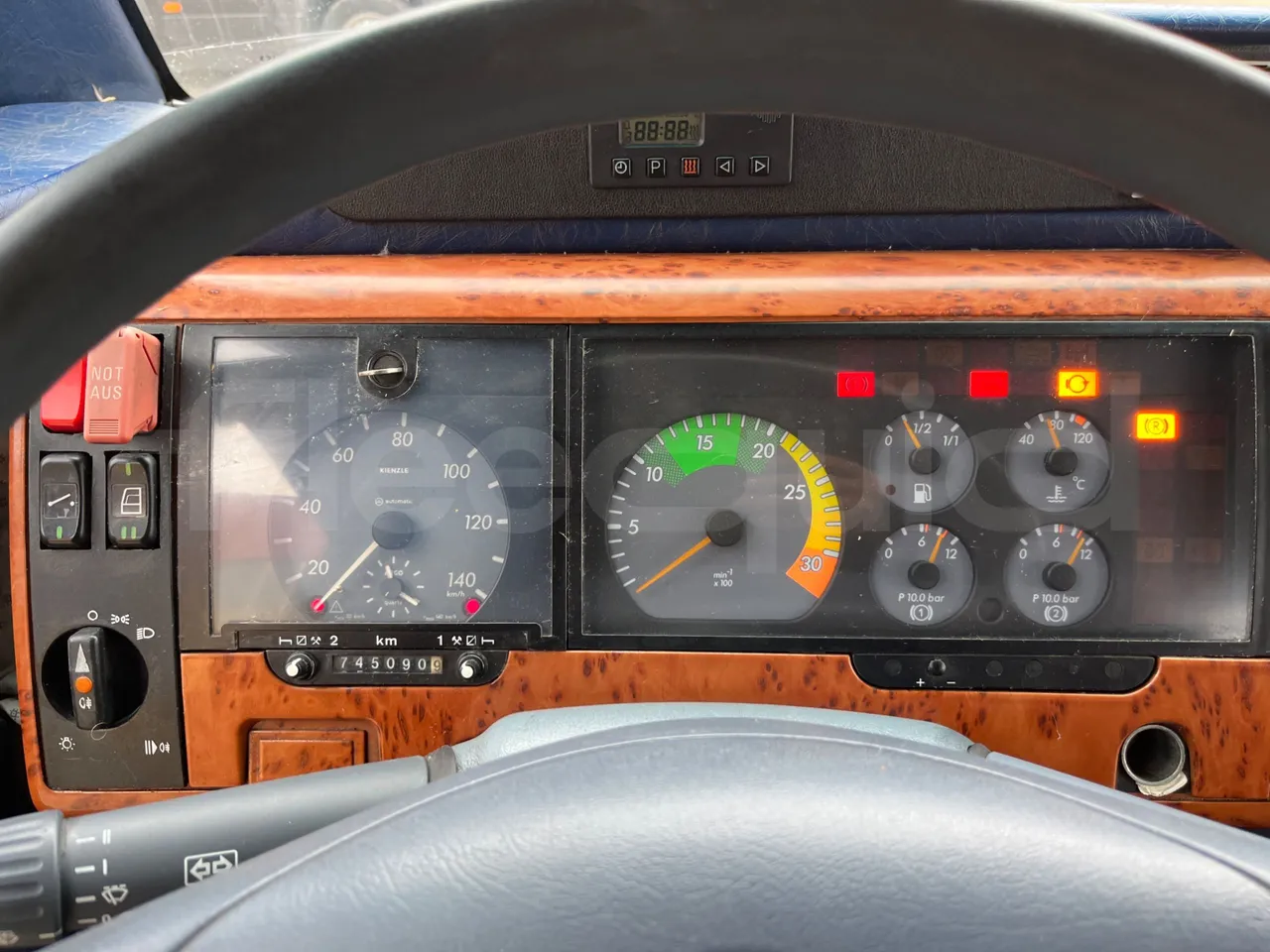 Mercedes-Benz Beluga 815 -EUR3 -110kW -7.64m - dashboard lights on
