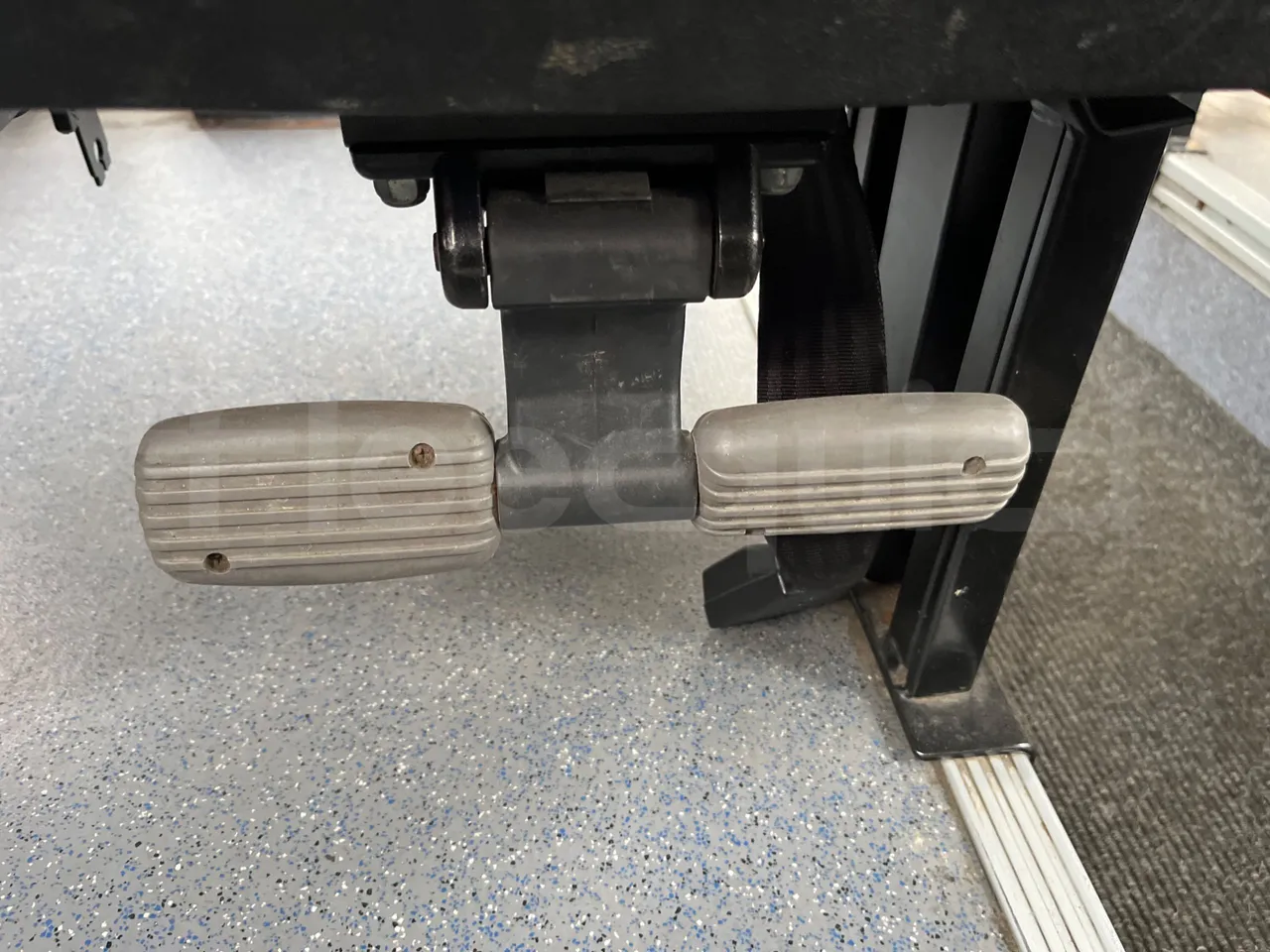 Mercedes-Benz Beluga 815 -EUR3 -110kW -7.64m - footrest detail photo