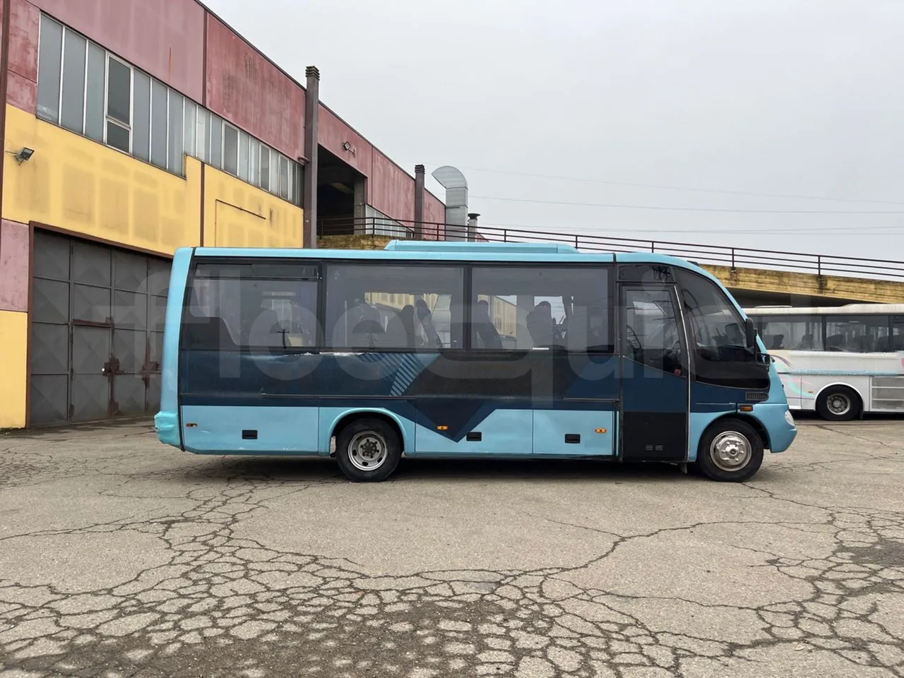 Mercedes-Benz Beluga 815 -EUR3 -110kW -7.64m - right side doors closed