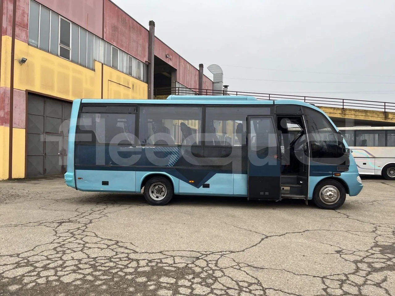 Mercedes-Benz Beluga 815 -EUR3 -110kW -7.64m - right side doors open
