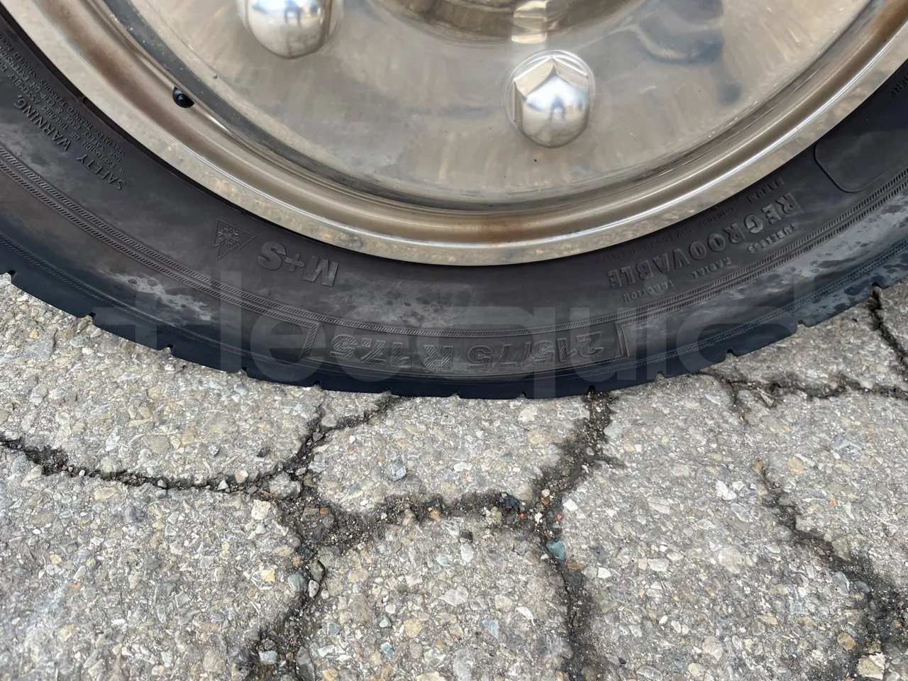 Mercedes-Benz Beluga 815 -EUR3 -110kW -7.64m - front left tire measurements