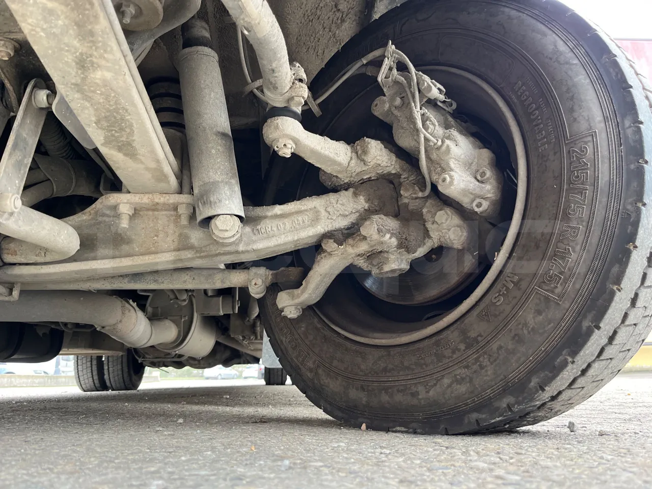 Mercedes-Benz Beluga 815 -EUR3 -110kW -7.64m - front axle left side
