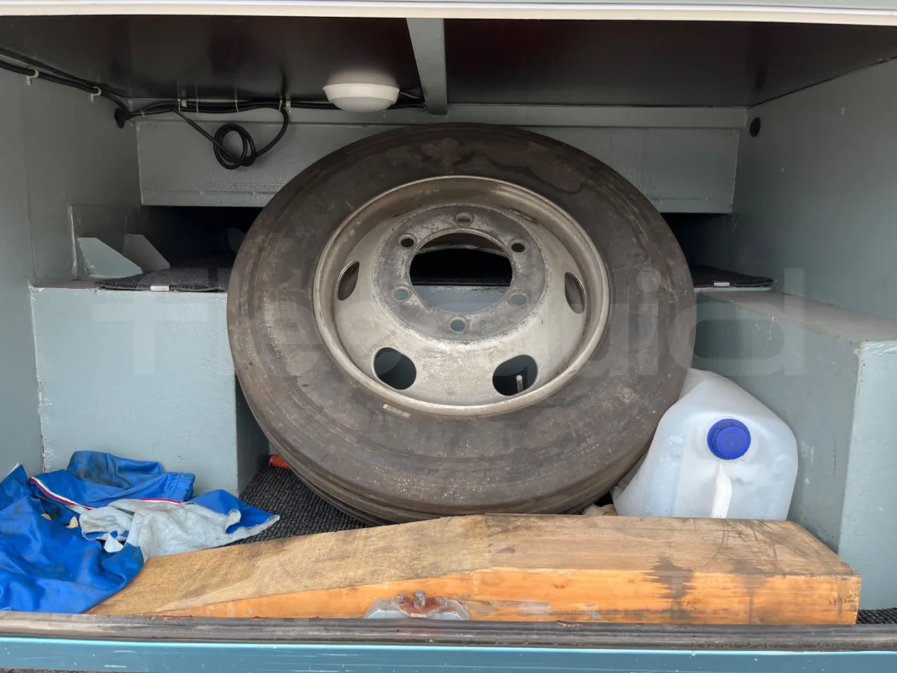 Mercedes-Benz Beluga 815 -EUR3 -110kW -7.64m - spare wheel