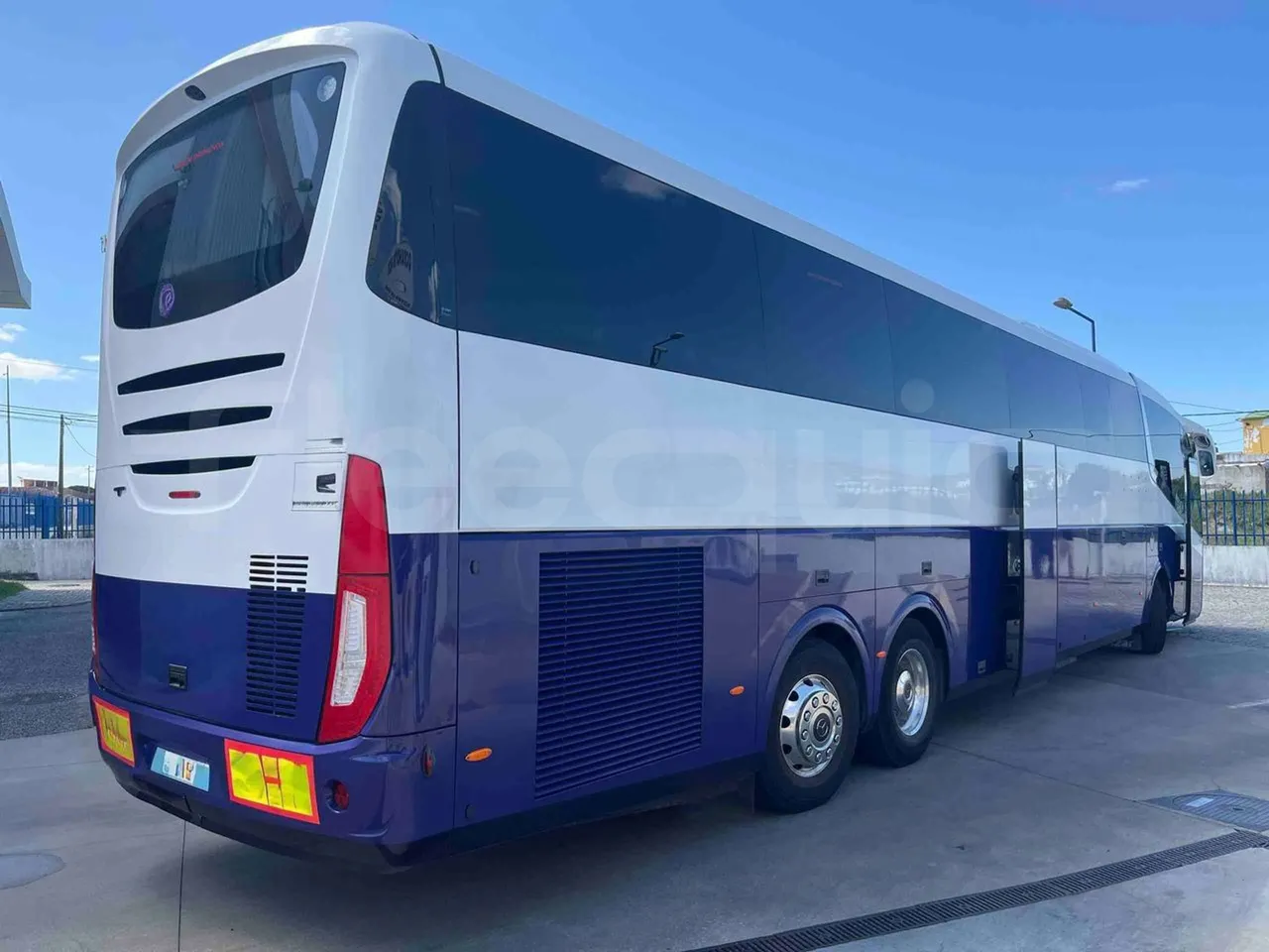 Mercedes-Benz OC 500 RF 	HTAE06-A4GC10 - Euro4 - 260kW - 12.975mt - 3/4 right rear doors open