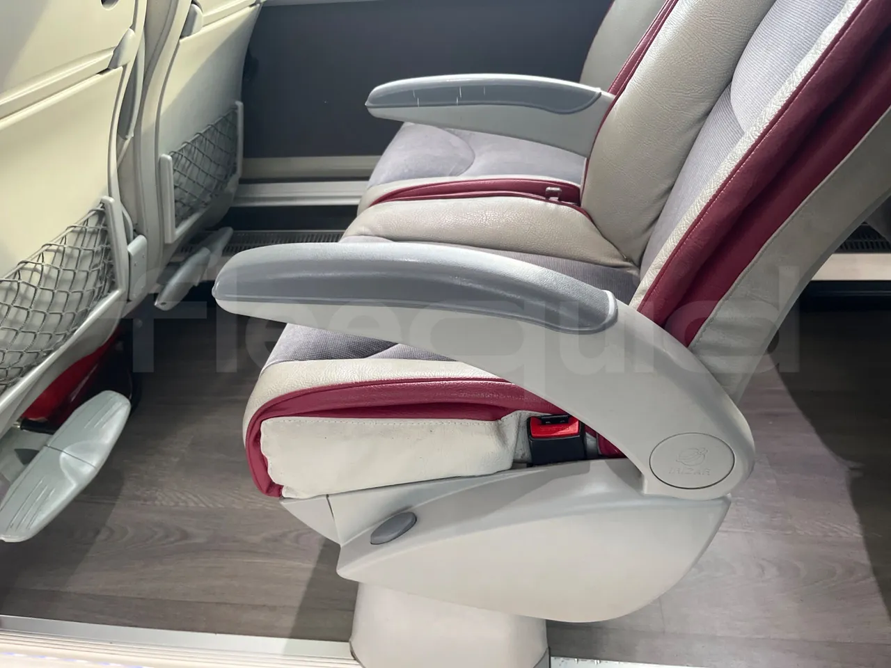 Mercedes-Benz OC 500 RF 	HTAE06-A4GC10 - Euro4 - 260kW - 12.975mt - armrest detail photo