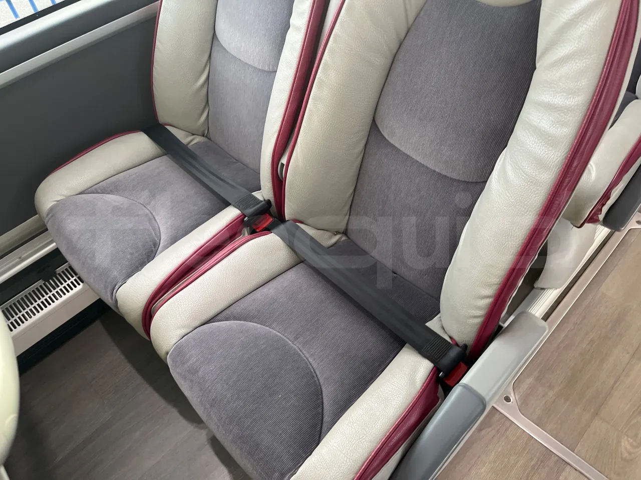 Mercedes-Benz OC 500 RF 	HTAE06-A4GC10 - Euro4 - 260kW - 12.975mt - central seat safety belt