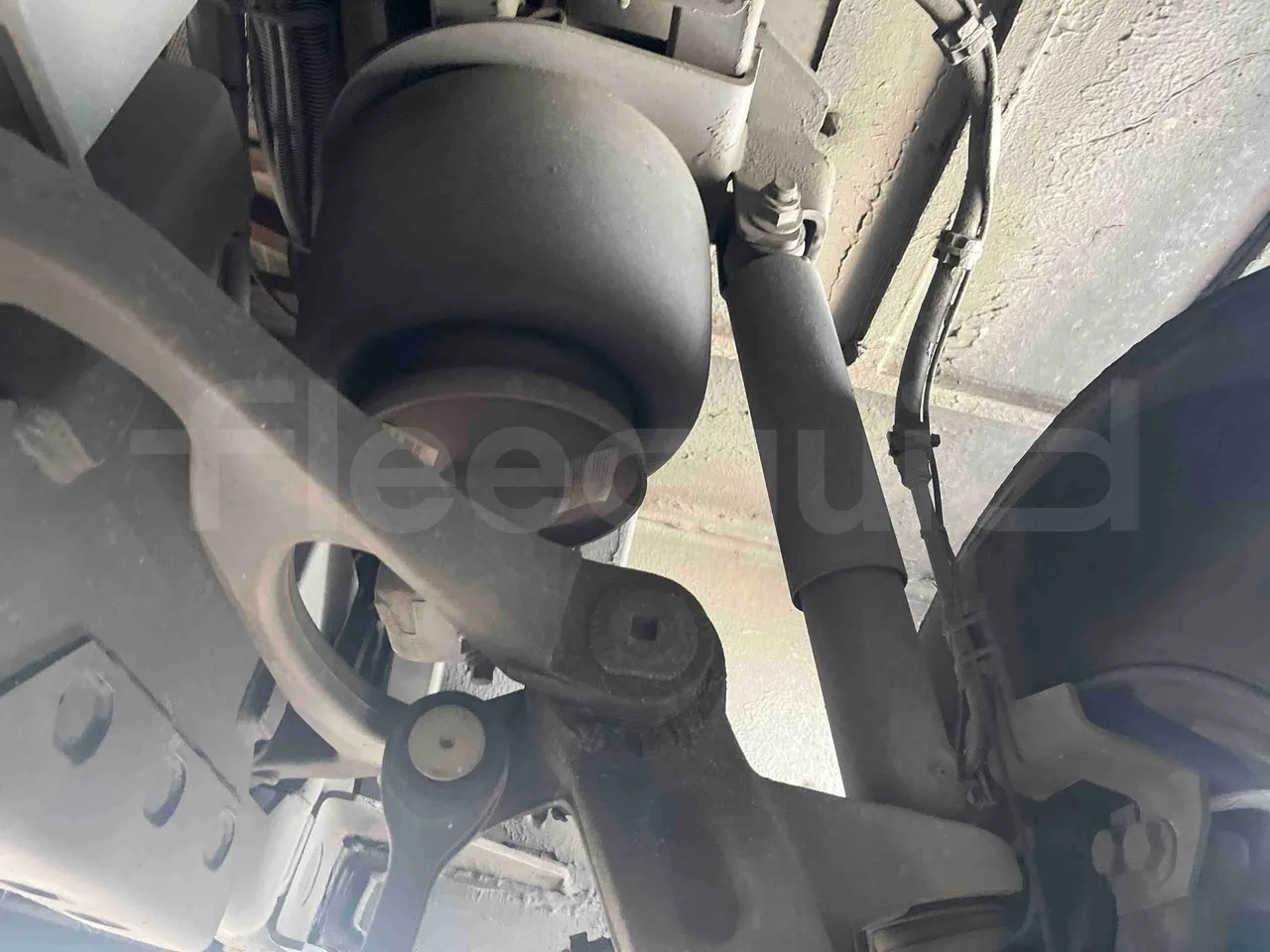 Mercedes-Benz OC 500 RF 	HTAE06-A4GC10 - Euro4 - 260kW - 12.975mt - front shock absorbers right