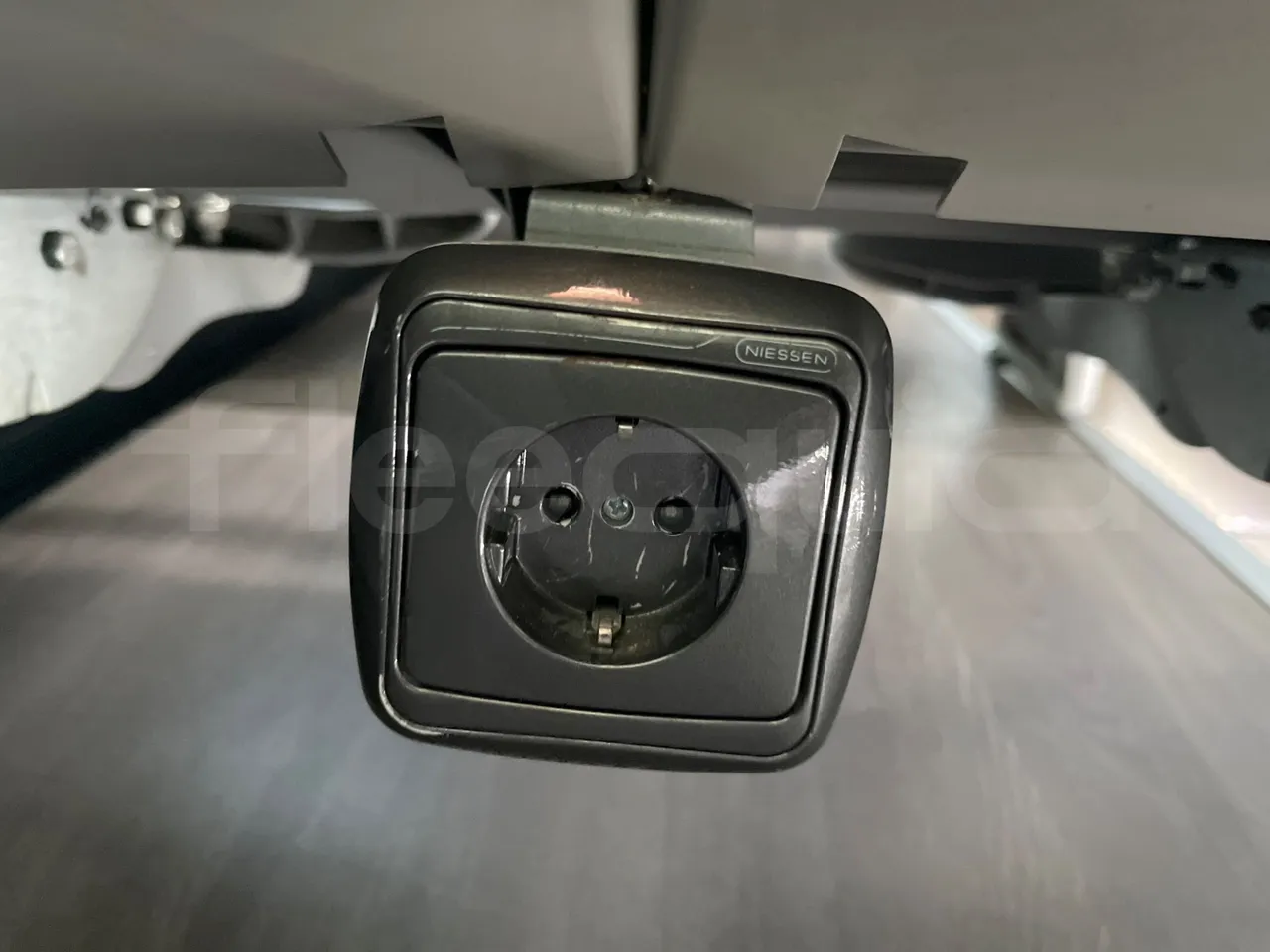 Mercedes-Benz OC 500 RF 	HTAE06-A4GC10 - Euro4 - 260kW - 12.975mt - power outlets detail