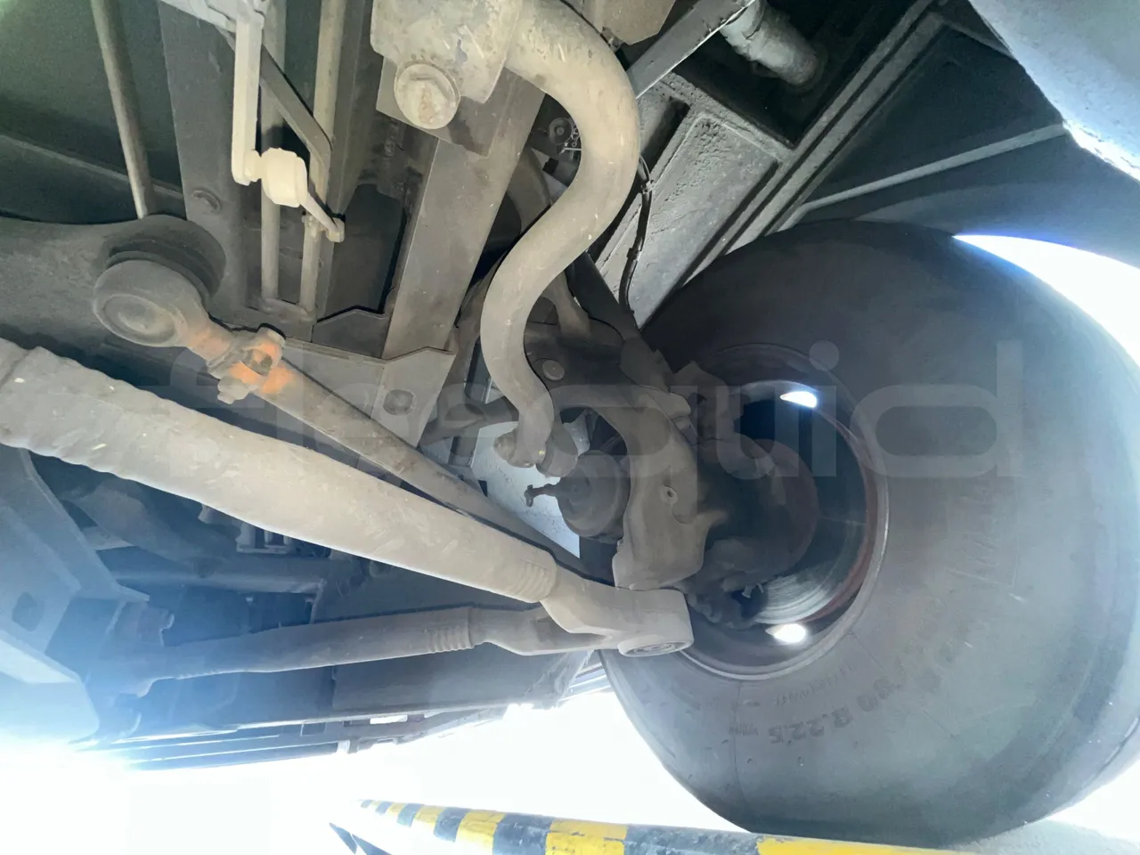 Mercedes-Benz OC 500 RF 	HTAE06-A4GC10 - Euro4 - 260kW - 12.975mt - front axle right side