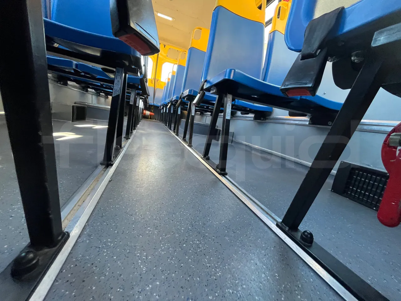 Mercedes-Benz Sprinter 906BB50 - Euro6 - 140kW - 7.361mt - seat brackets photo