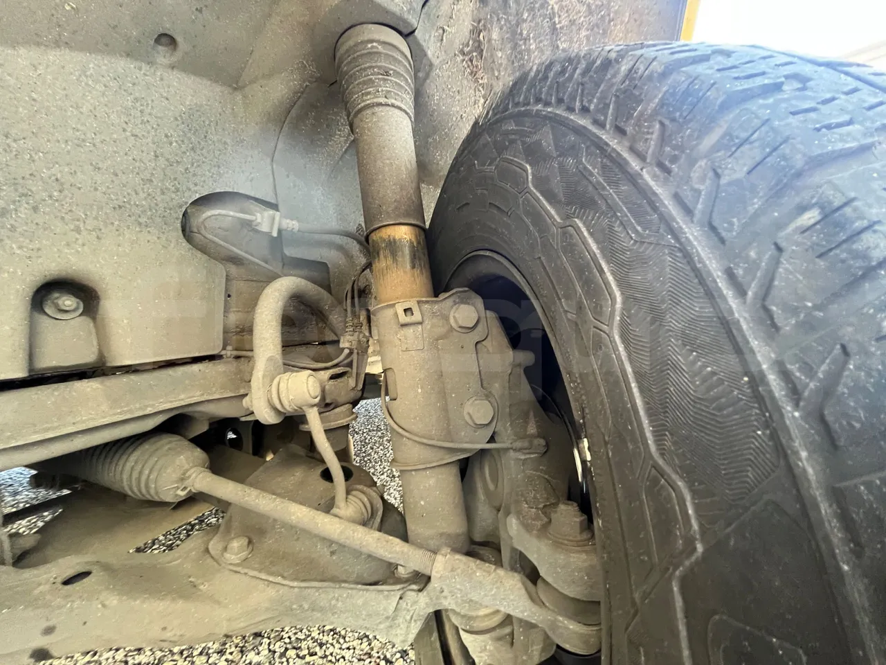 Mercedes-Benz Sprinter 906BB50 - Euro6 - 140kW - 7.361mt - front shock absorbers left