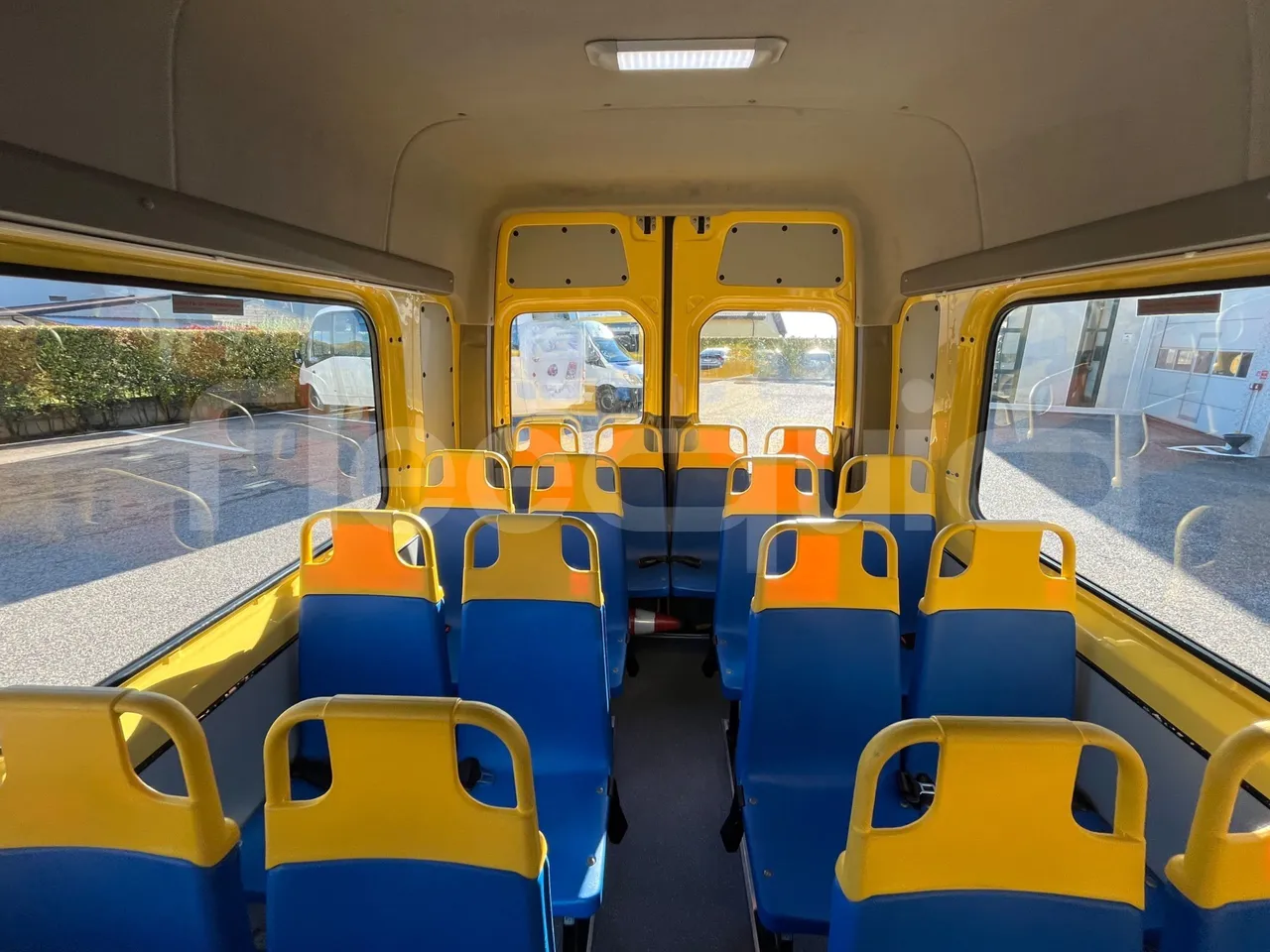 Mercedes-Benz Sprinter 906BB50 - Euro6 - 140kW - 7.361mt - reverse view middle aisle