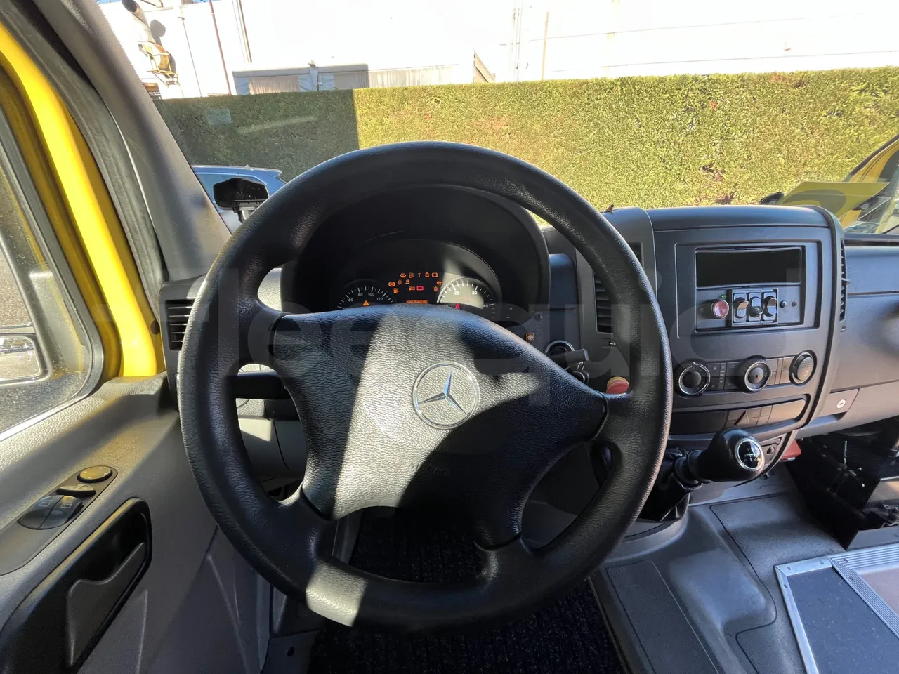 Mercedes-Benz Sprinter 906BB50 - Euro6 - 140kW - 7.361mt - steering wheel photo