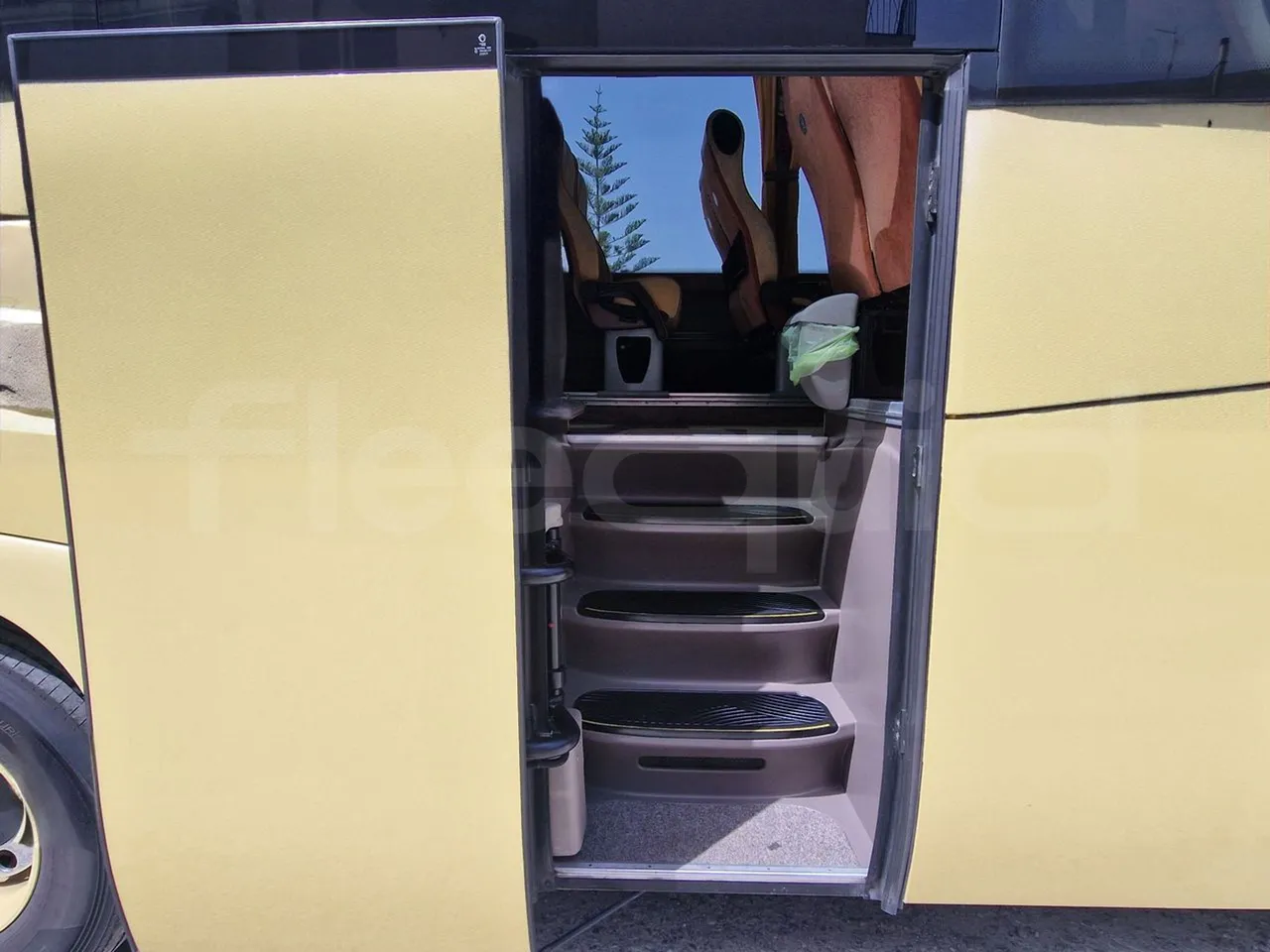 Iveco Magelys SFR210 - EUR5/279Kw/12.254Mt - front door 2 open