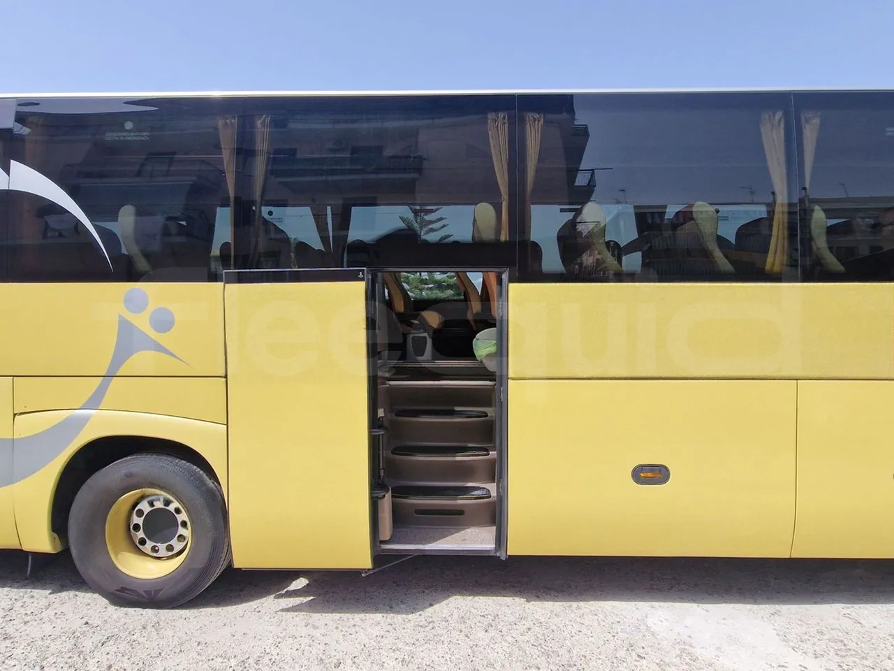 Iveco Magelys SFR210 - EUR5/279Kw/12.254Mt - front door 3 open (mandatory for bus to scrap)