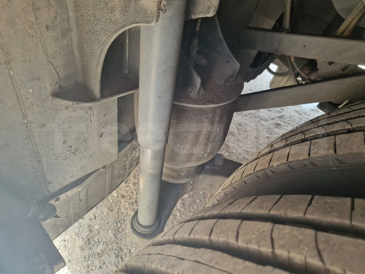 Iveco Magelys SFR210 - EUR5/279Kw/12.254Mt - axel 2 air springs 2 left