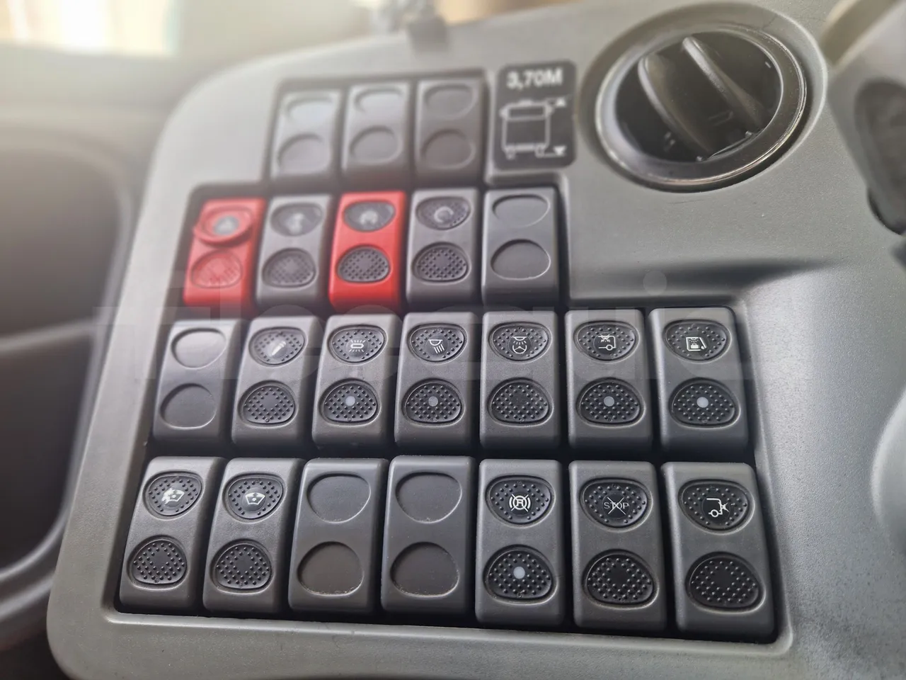 Iveco Magelys SFR210 - EUR5/279Kw/12.254Mt - onboard devices 1