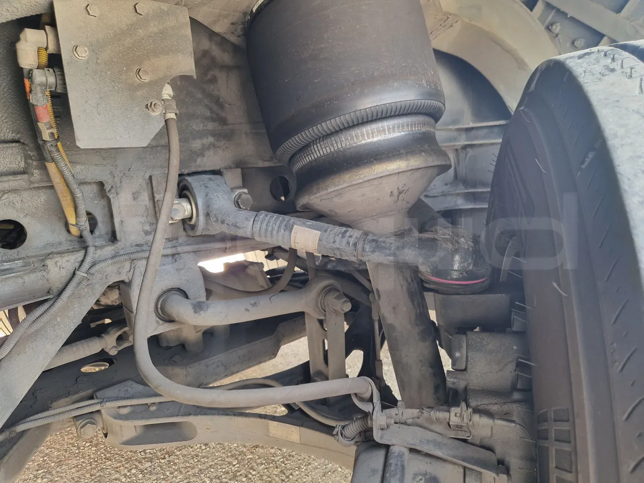 Iveco Magelys SFR210 - EUR5/279Kw/12.254Mt - front air springs right