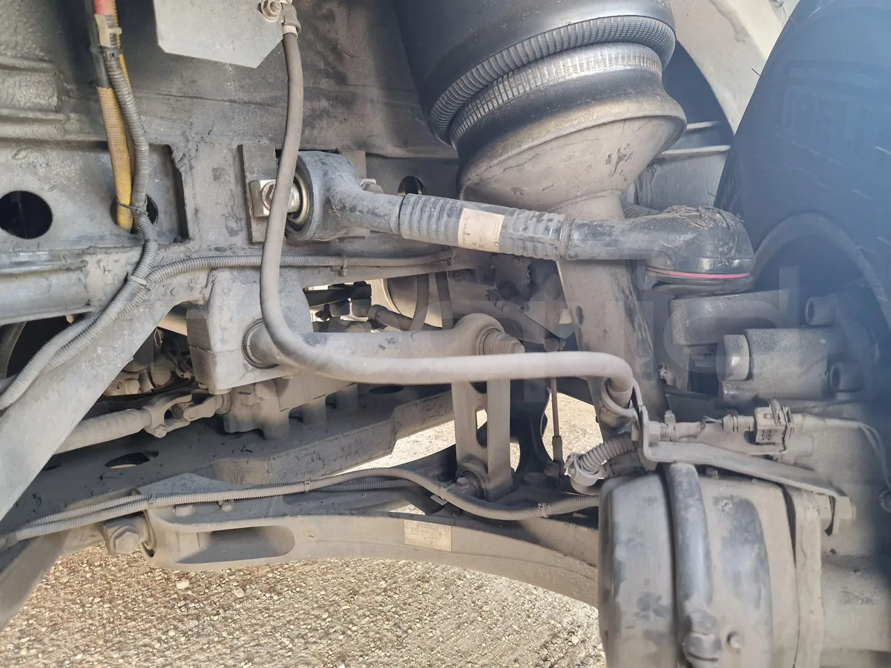 Iveco Magelys SFR210 - EUR5/279Kw/12.254Mt - front shock absorbers right