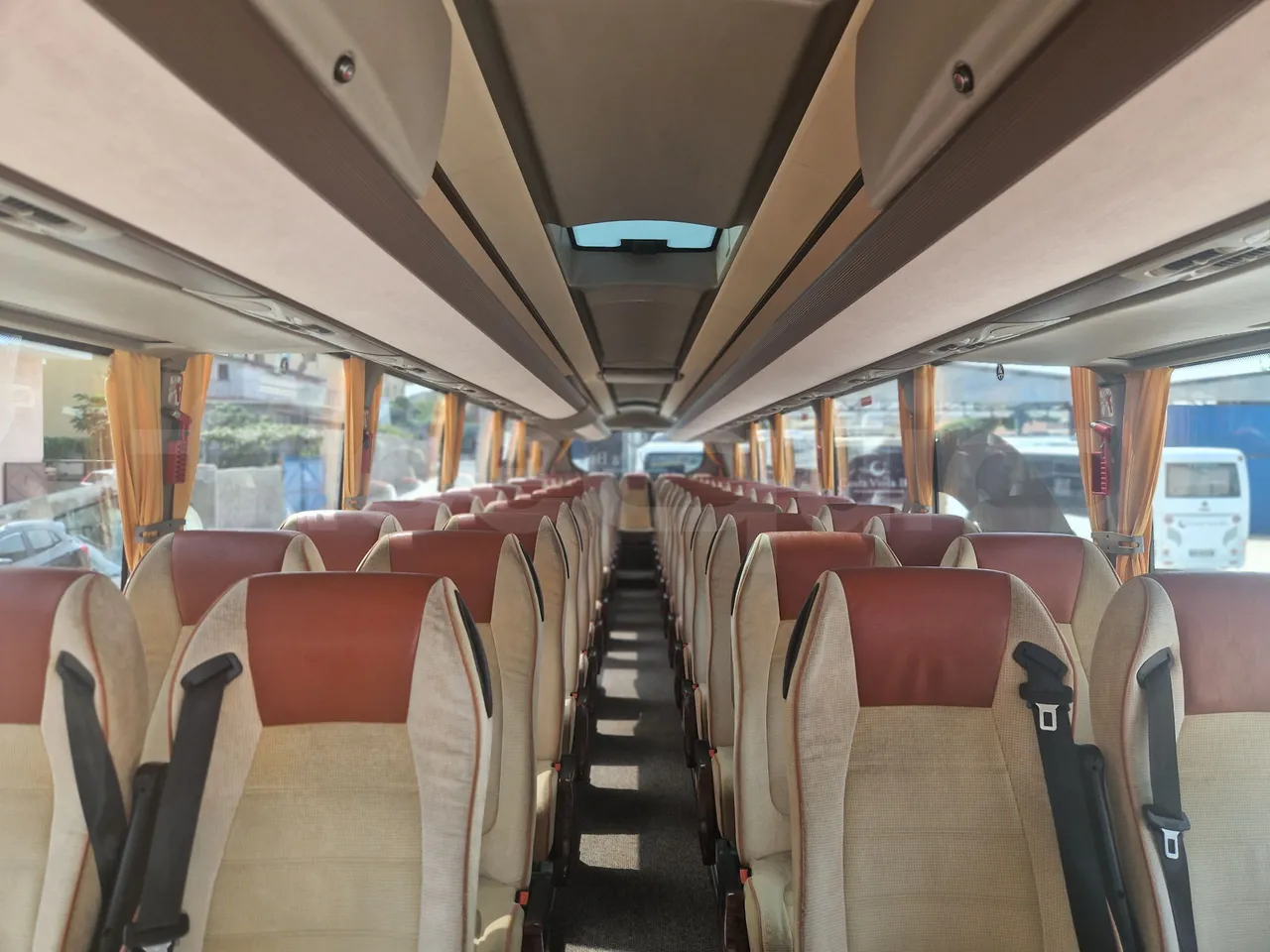 Iveco Magelys SFR210 - EUR5/279Kw/12.254Mt - interior reverse seats driver height (mandatory for bus to scrap)
