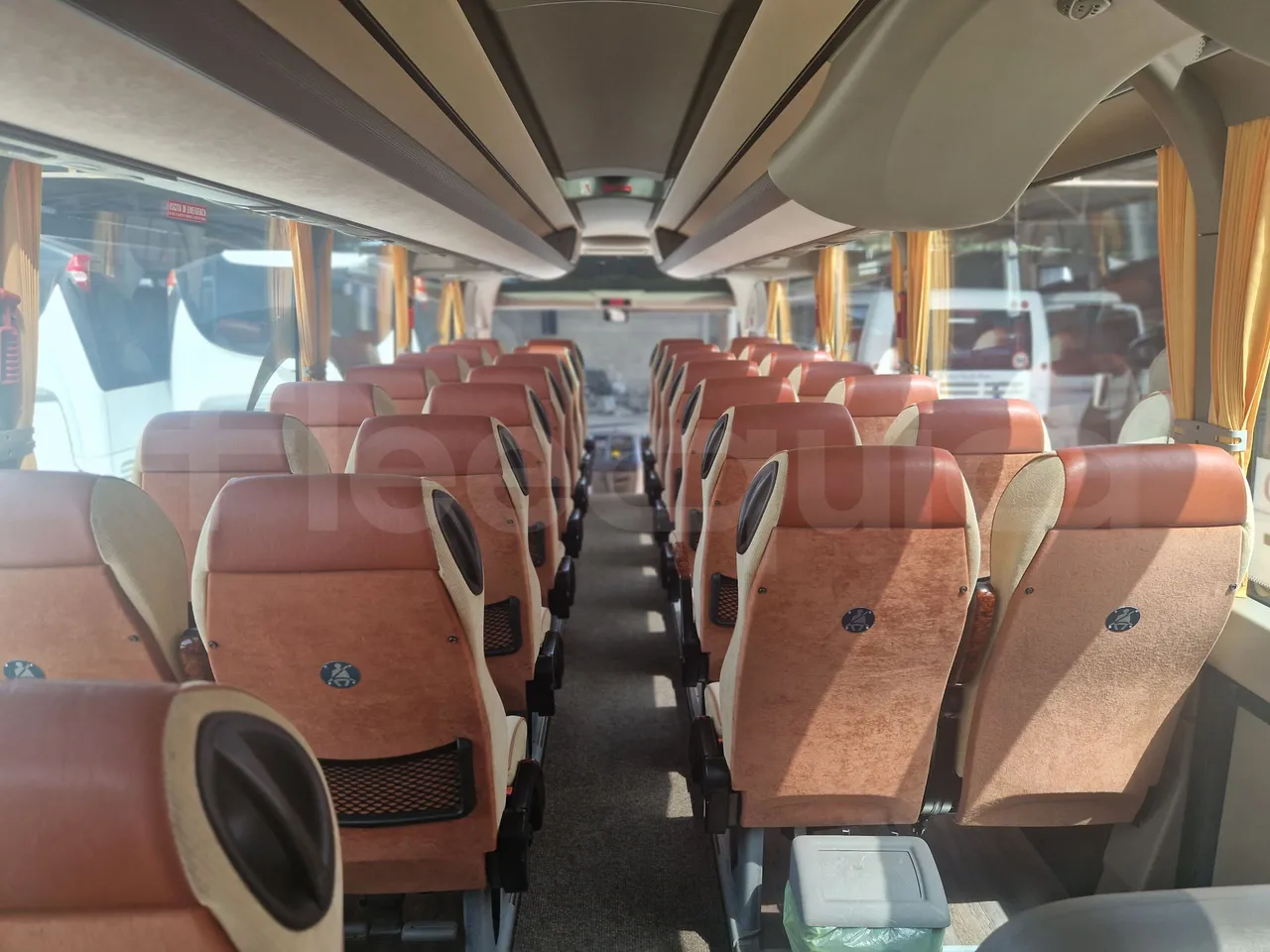 Iveco Magelys SFR210 - EUR5/279Kw/12.254Mt - forward view middle aisle