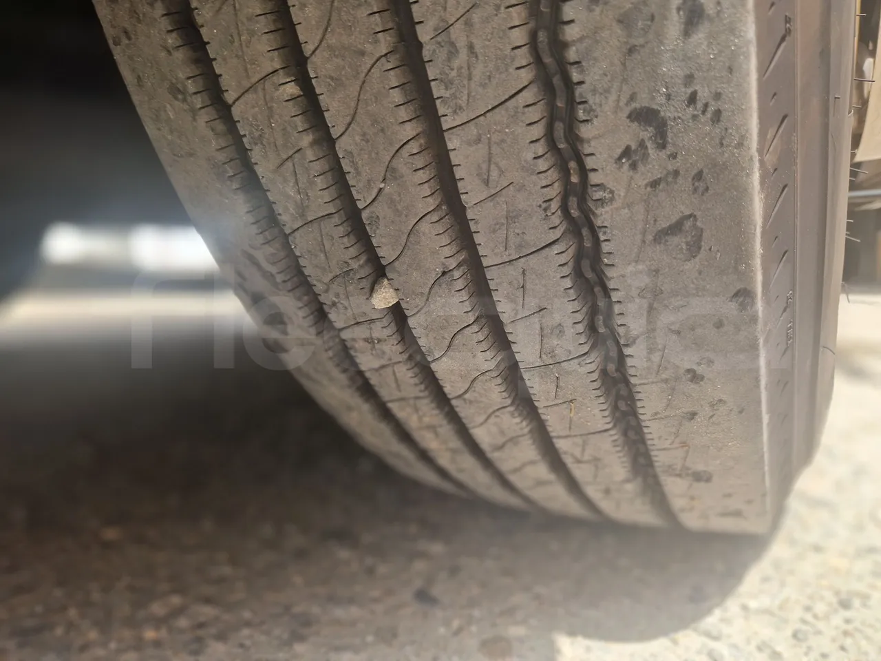 Iveco Magelys SFR210 - EUR5/279Kw/12.254Mt - tread condition front tires right