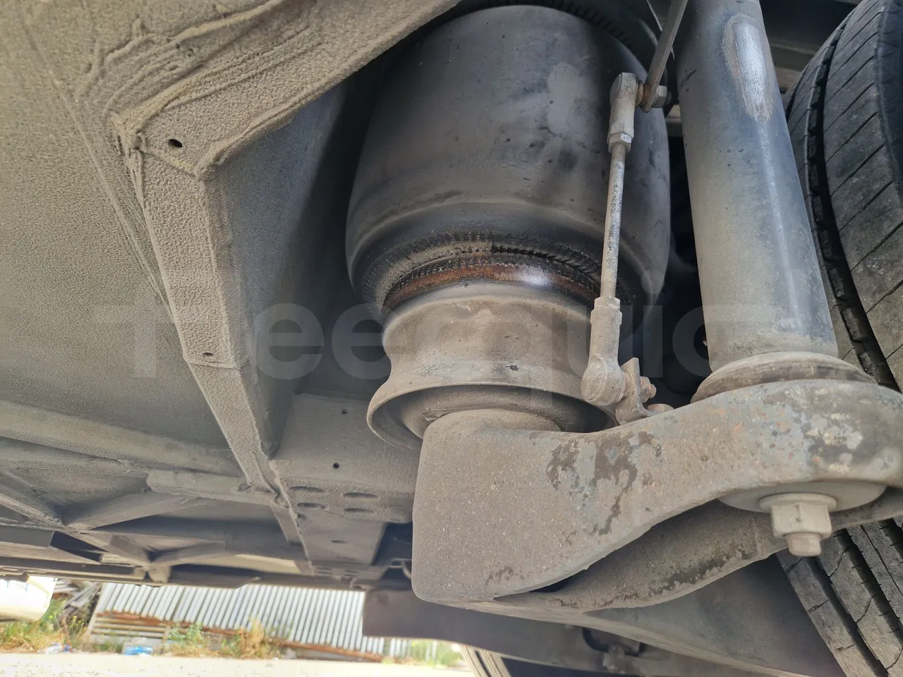 Iveco Magelys SFR210 - EUR5/279Kw/12.254Mt - axle 2 shock absorbers 1 left