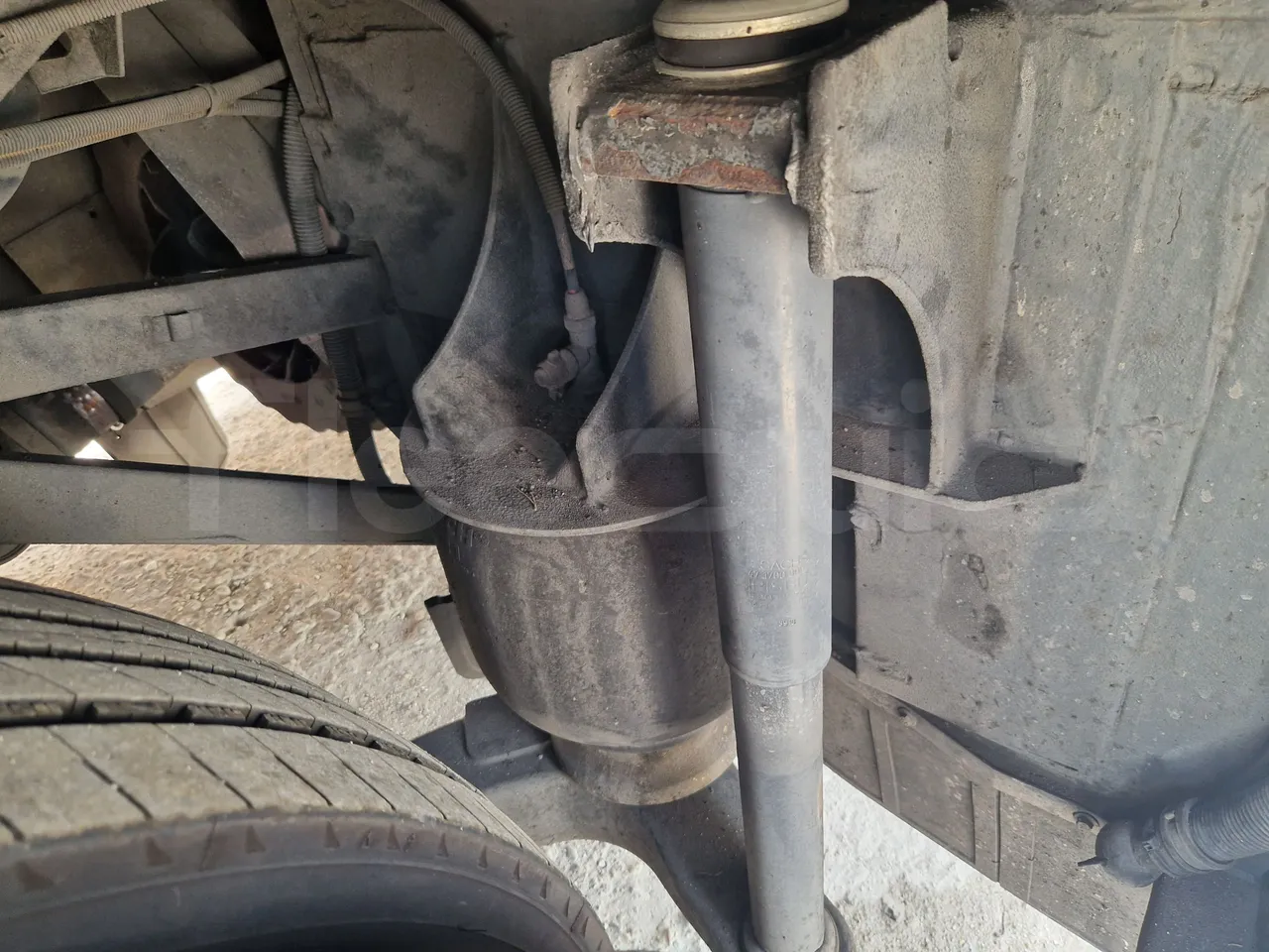 Iveco Magelys SFR210 - EUR5/279Kw/12.254Mt - axle 2 shock absorbers 1 right
