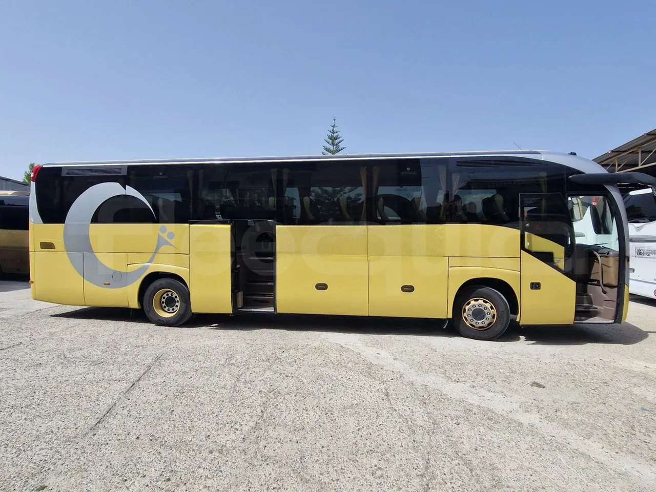 Iveco Magelys SFR210 - EUR5/279Kw/12.254Mt - right side doors open