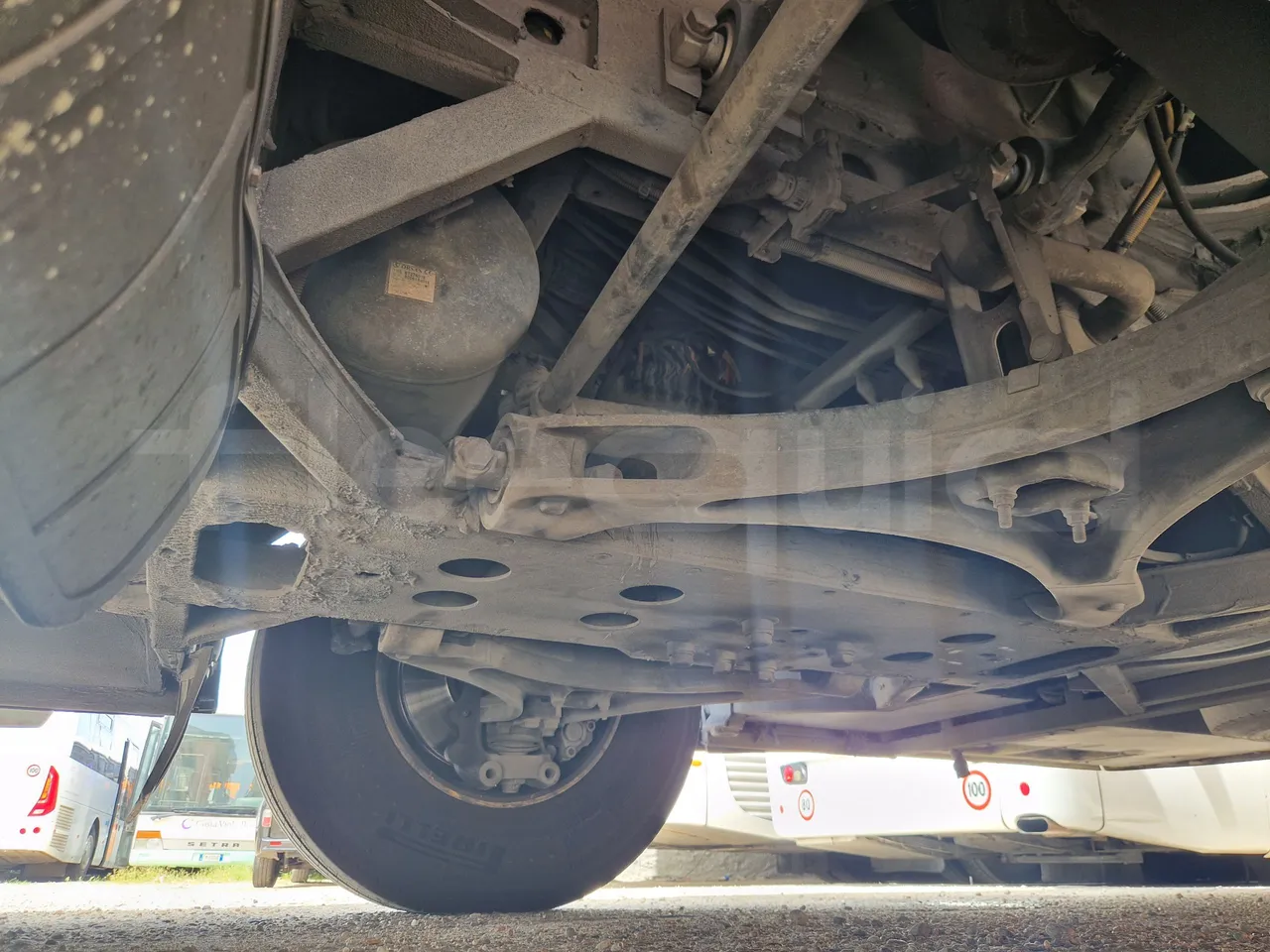 Iveco Magelys SFR210 - EUR5/279Kw/12.254Mt - front axle right side