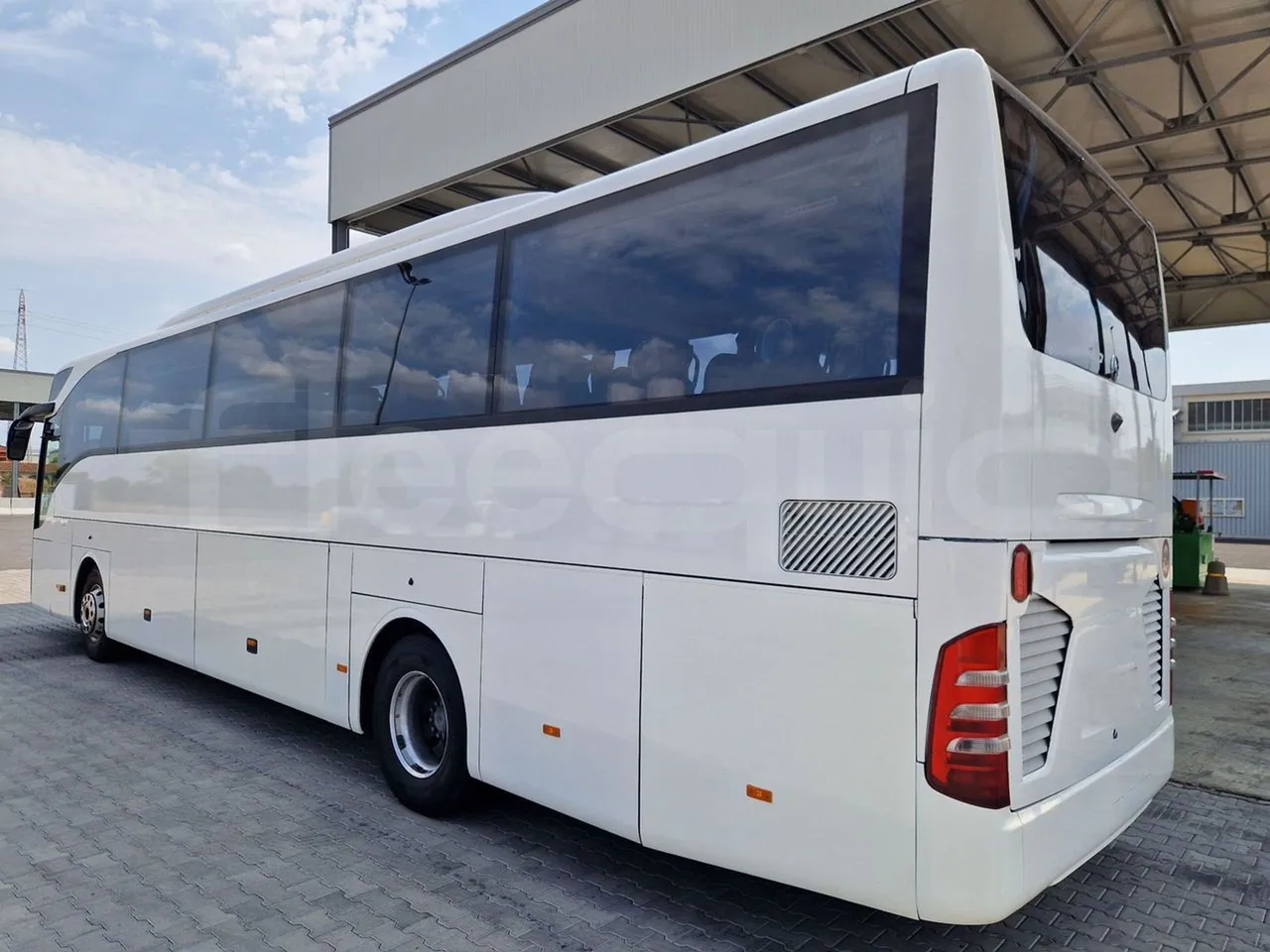 Mercedes-Benz Tourismo RHD / Euro 6 - 290 Kw - 12,140 Mt - 3/4 left rear side