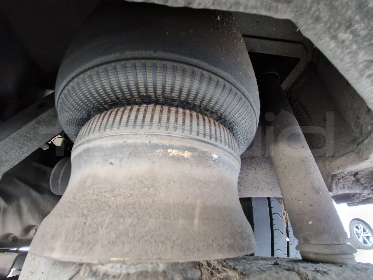 Mercedes-Benz Tourismo RHD / Euro 6 - 290 Kw - 12,140 Mt - axel 2 air springs 1 left