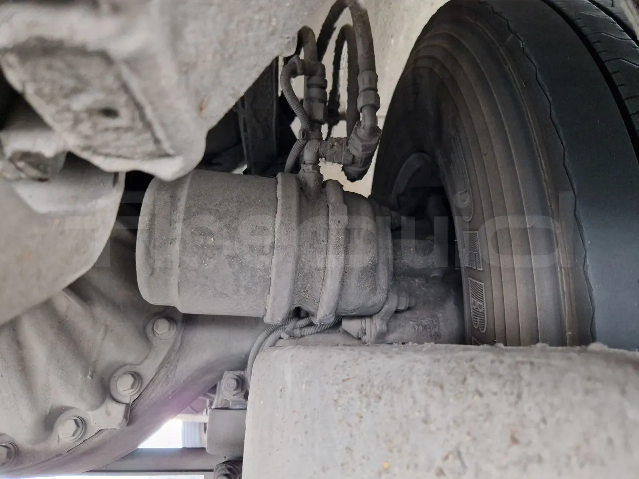 Mercedes-Benz Tourismo RHD / Euro 6 - 290 Kw - 12,140 Mt - axle 2 caliper brakes right
