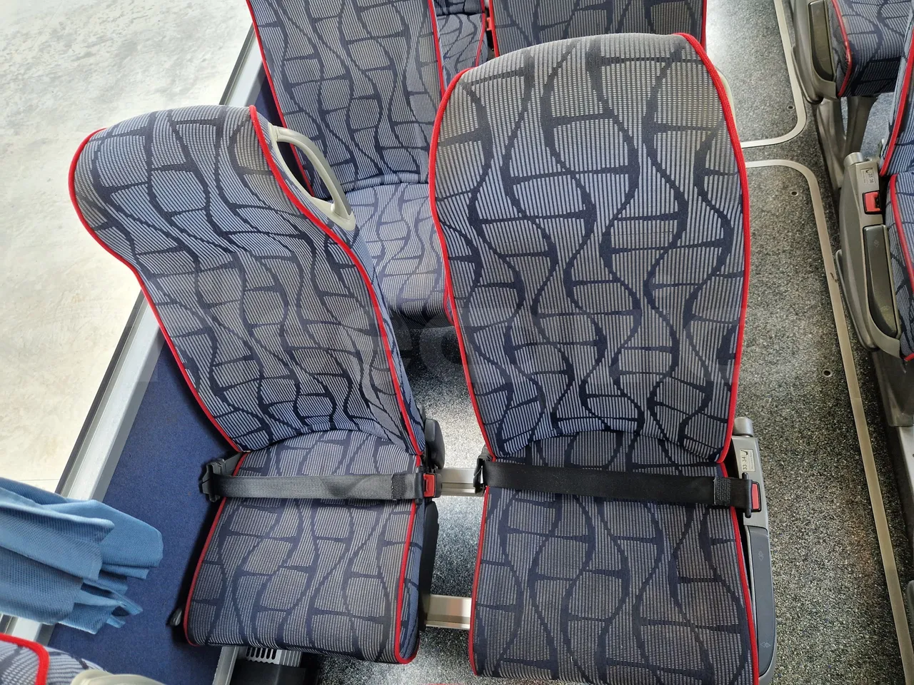 Mercedes-Benz Tourismo RHD / Euro 6 - 290 Kw - 12,140 Mt - central seat safety belt