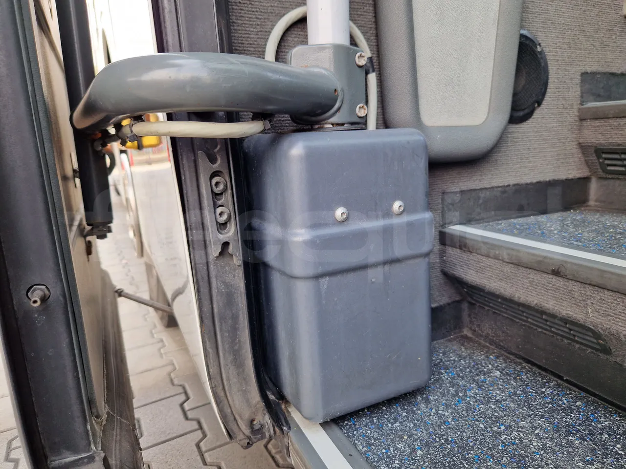Mercedes-Benz Tourismo RHD / Euro 6 - 290 Kw - 12,140 Mt - door mechanism photo