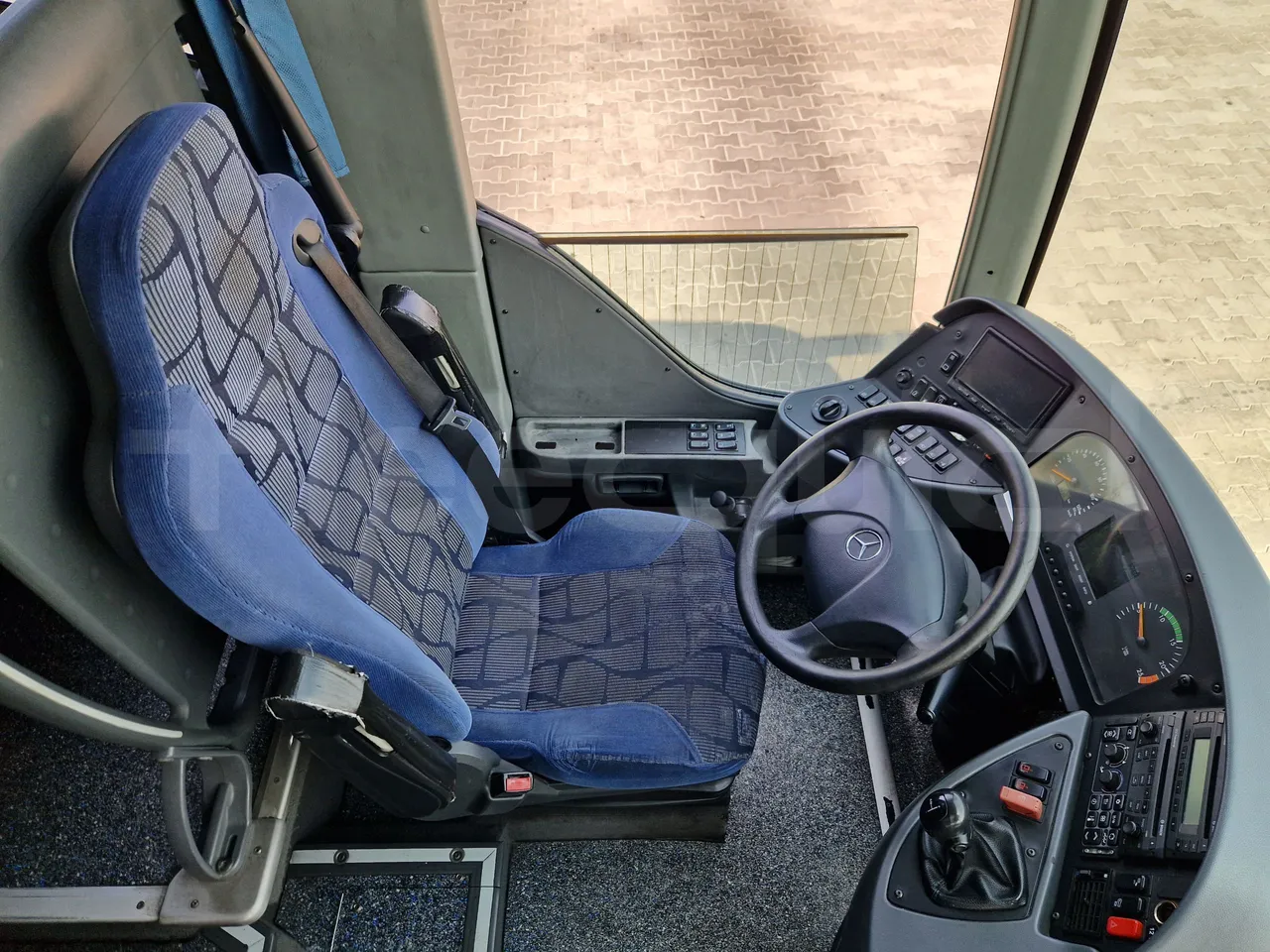 Mercedes-Benz Tourismo RHD / Euro 6 - 290 Kw - 12,140 Mt - driver's seat photo (mandatory for bus to scrap)