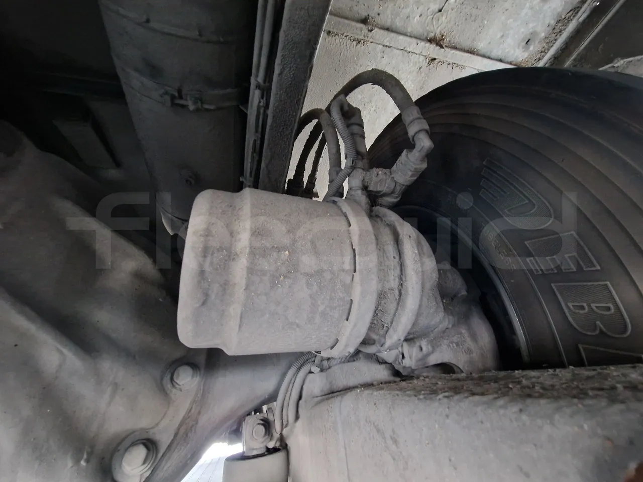 Mercedes-Benz Tourismo RHD / Euro 6 - 290 Kw - 12,140 Mt - front brake calipers left